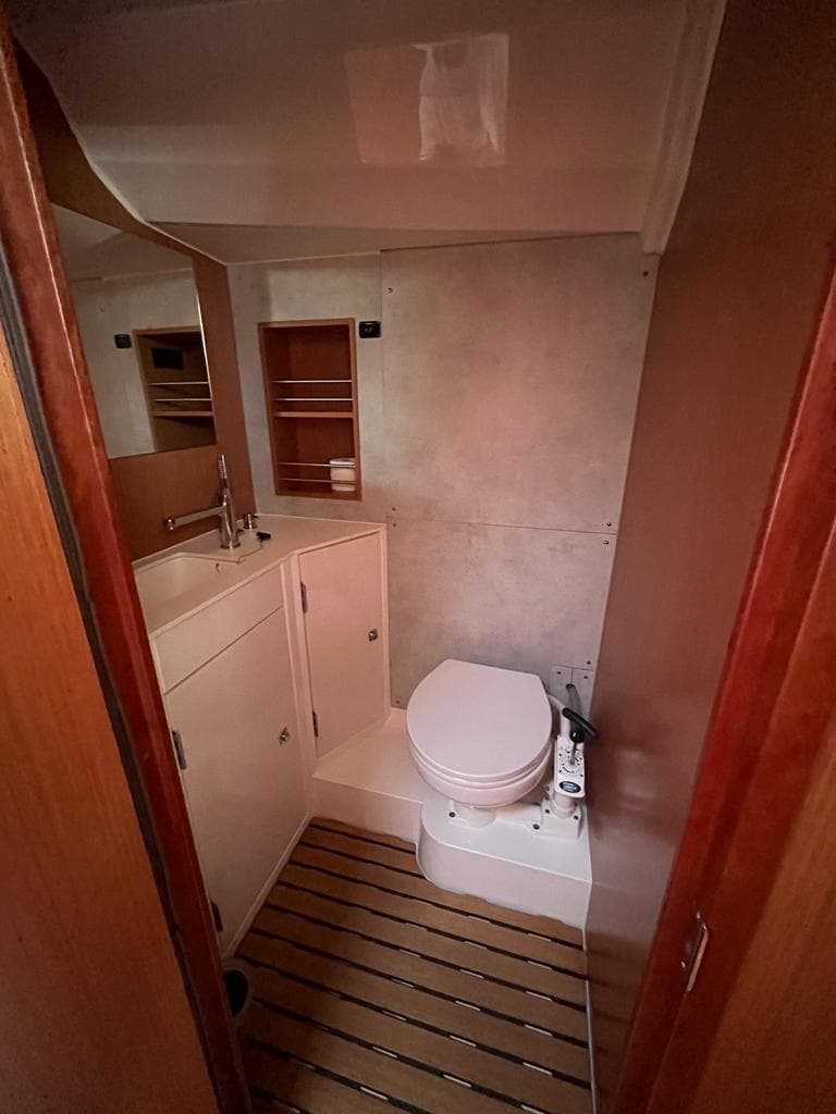 Bavaria C42 - photo 7