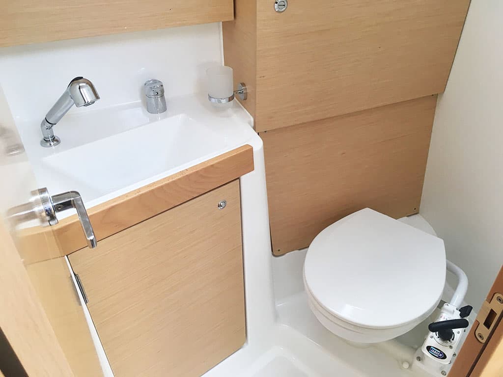 Oceanis 38.1 - photo 12