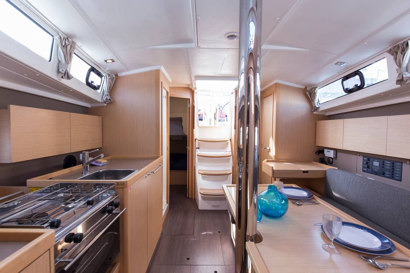 Oceanis 38.1 - photo 10