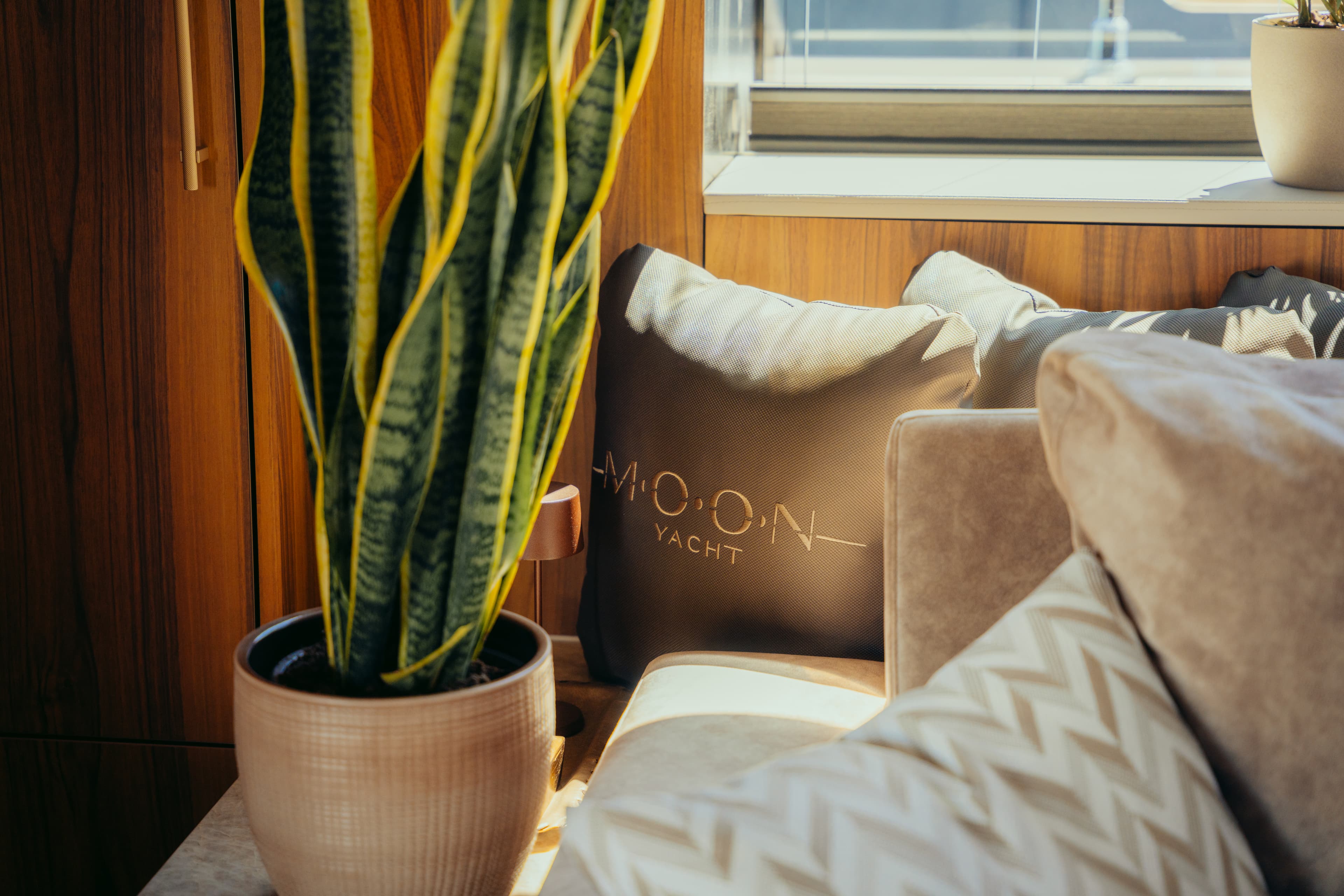 Moon Yacht 65 - photo 44