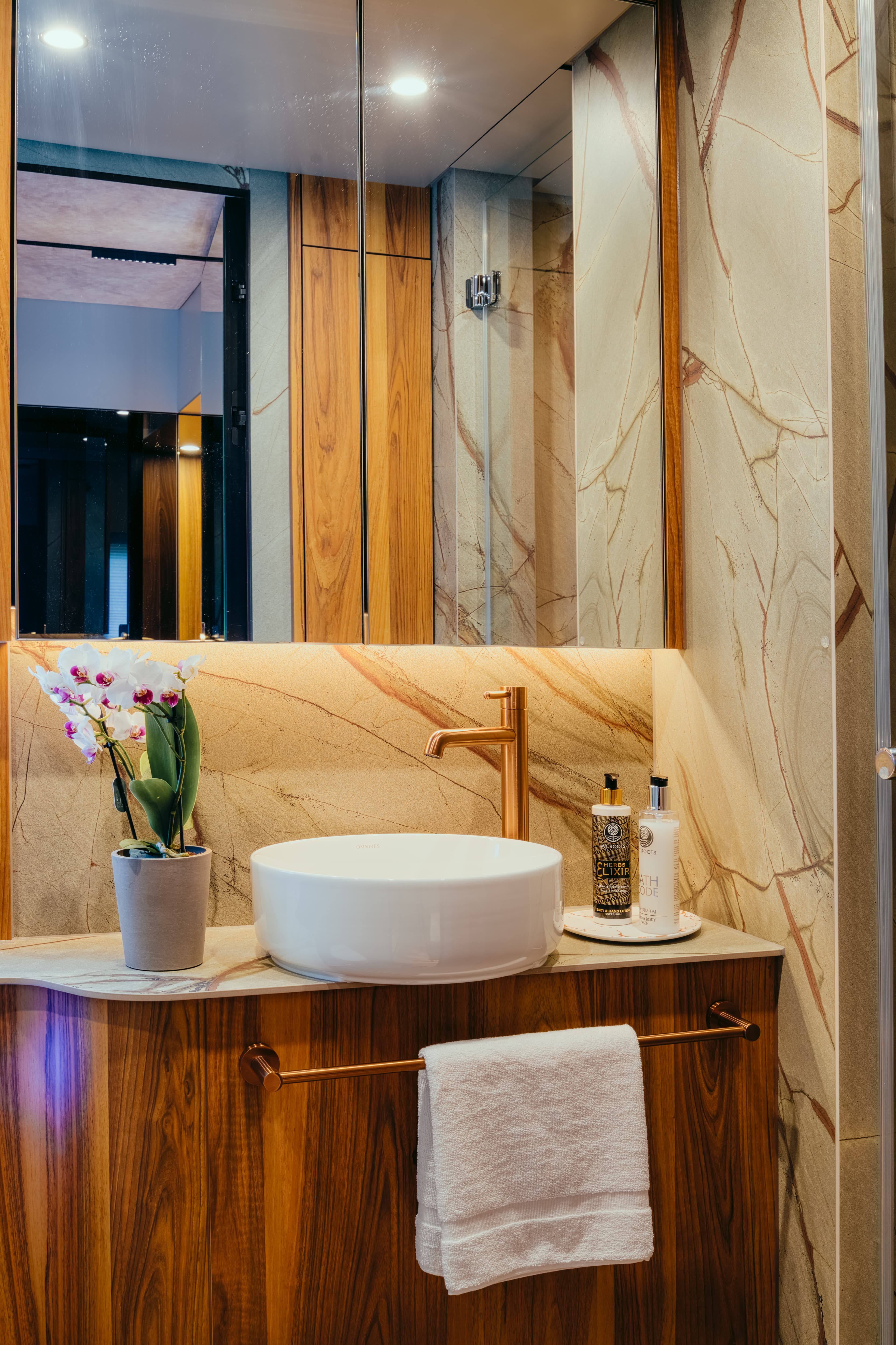 Moon Yacht 65 - photo 12