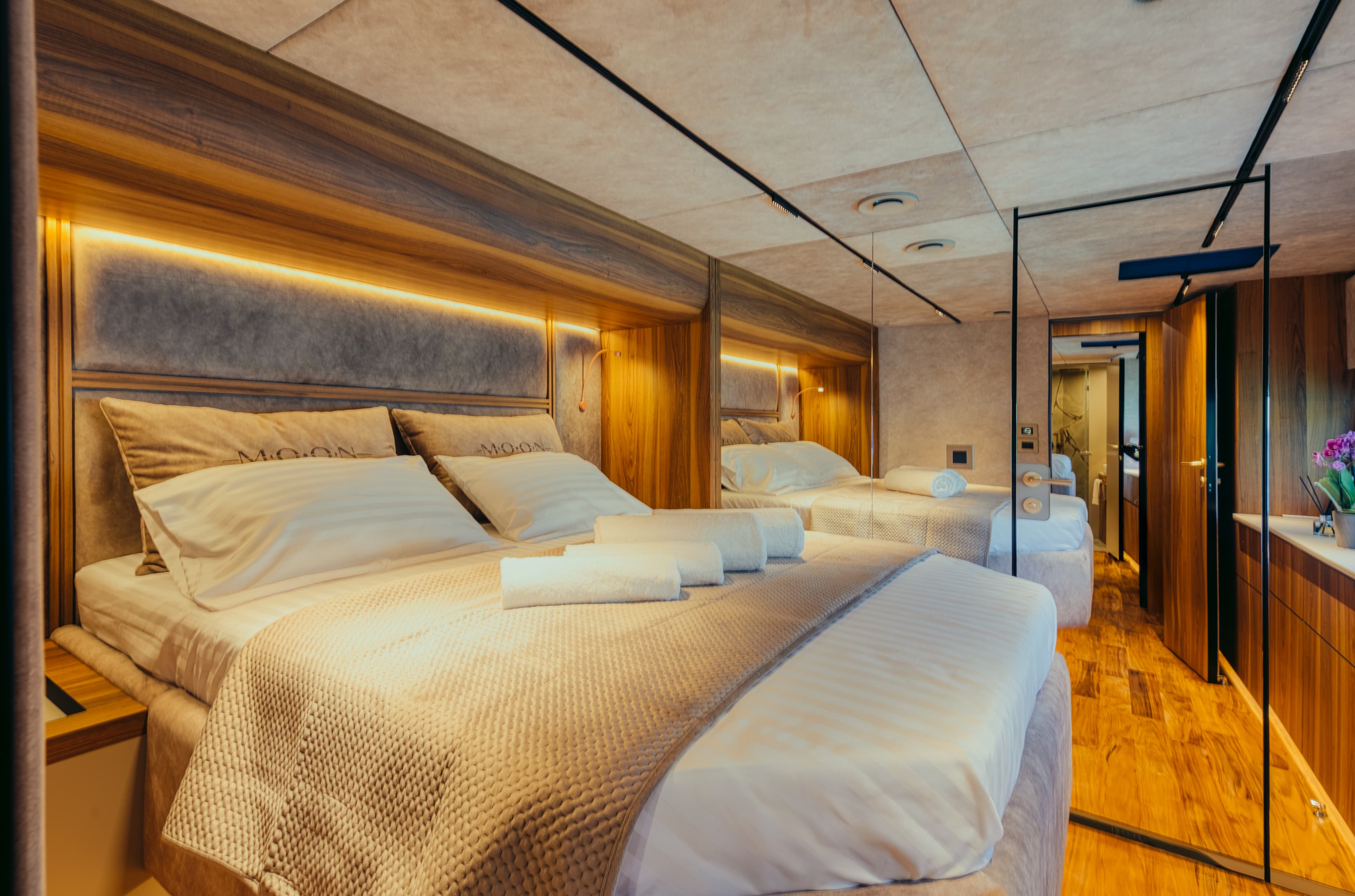 Moon Yacht 65 - photo 99