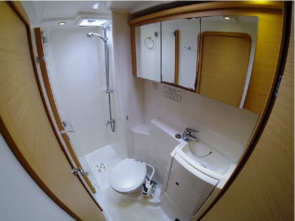 Lagoon 421 - photo 5