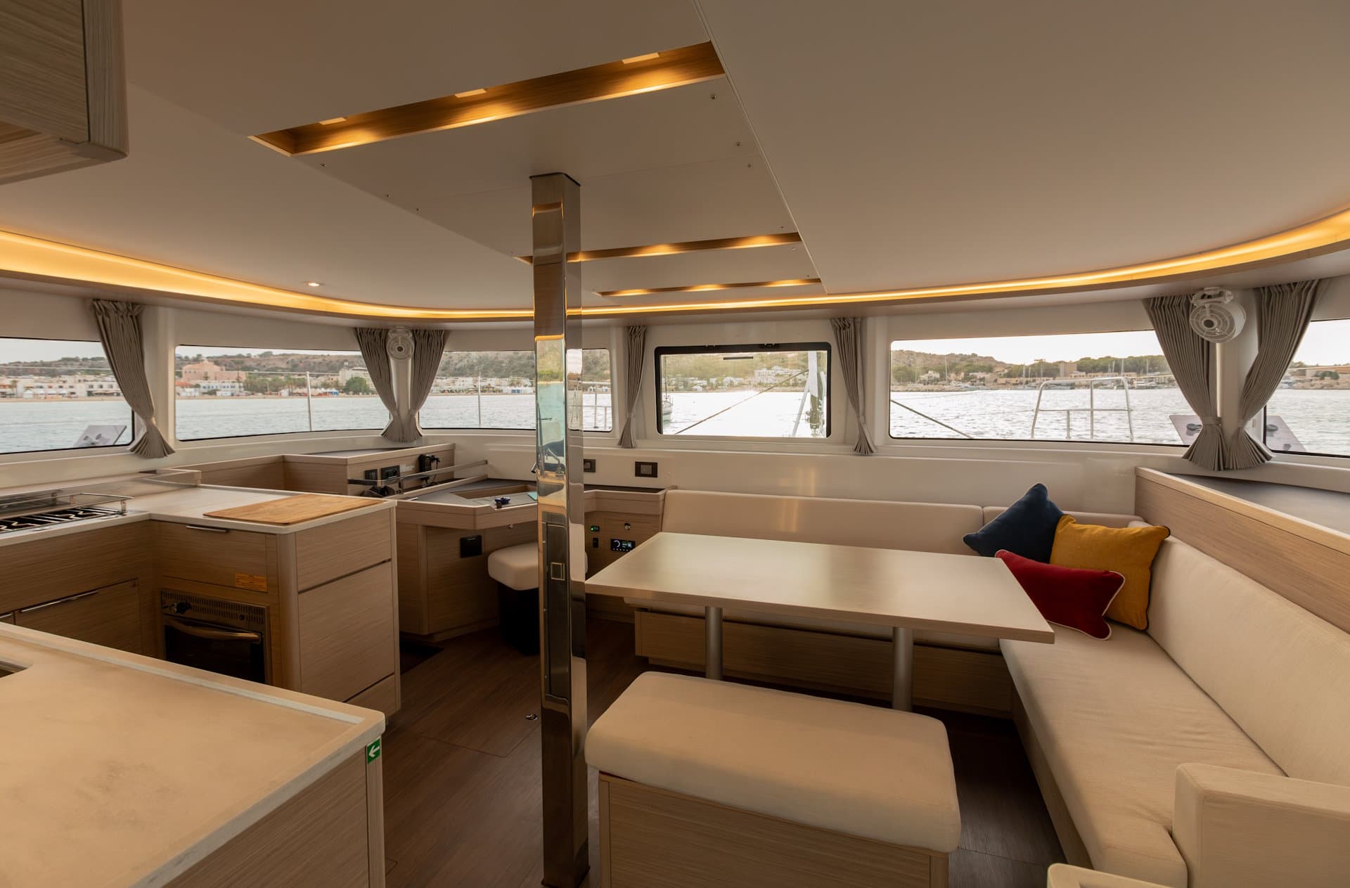 Lagoon 46  - photo 12