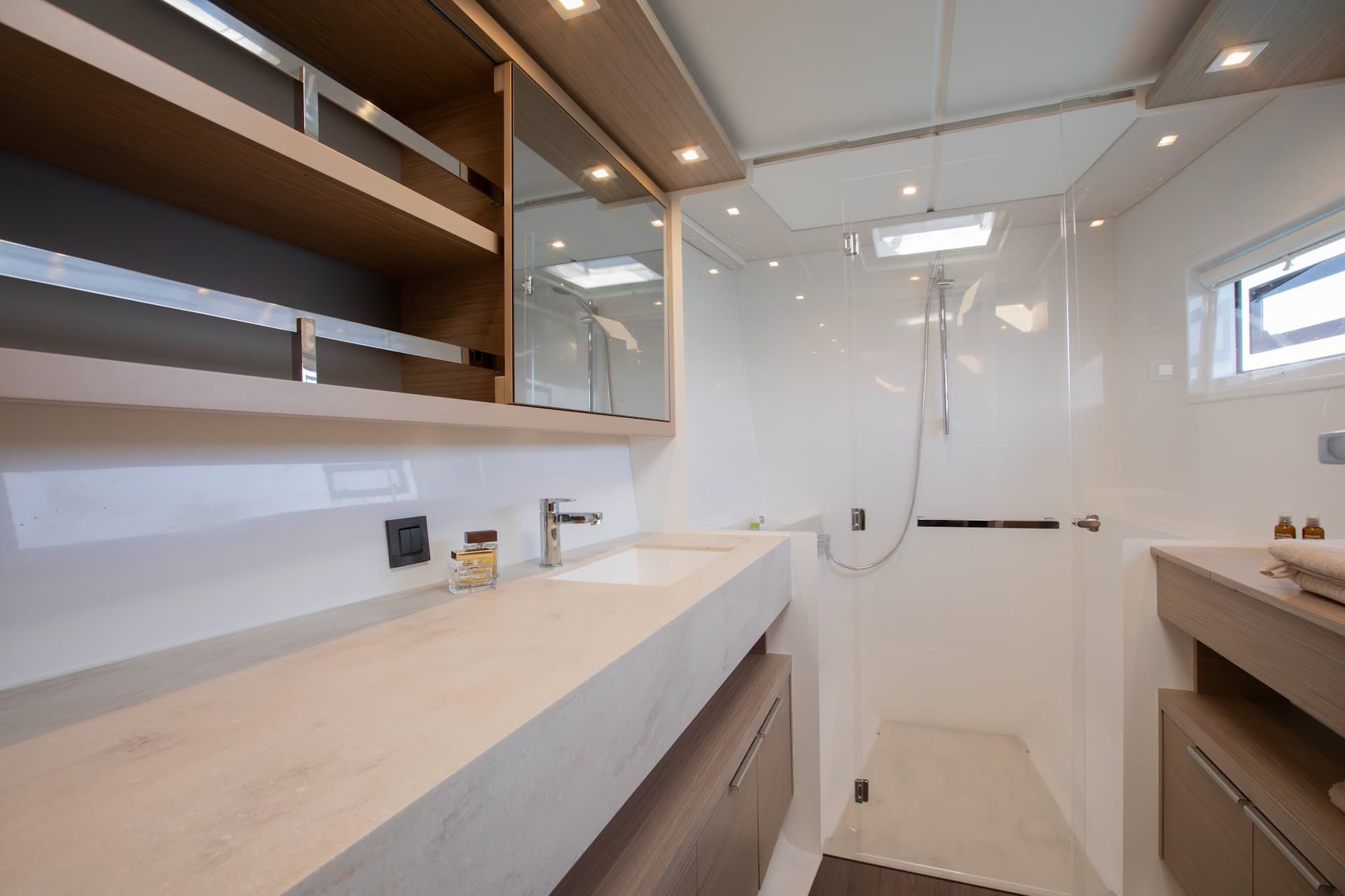 Lagoon 46  - photo 5