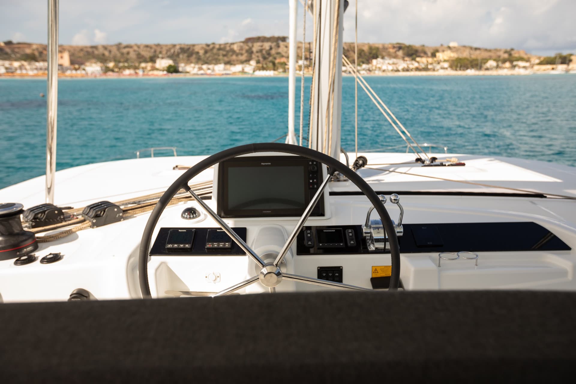 Lagoon 46  - photo 4