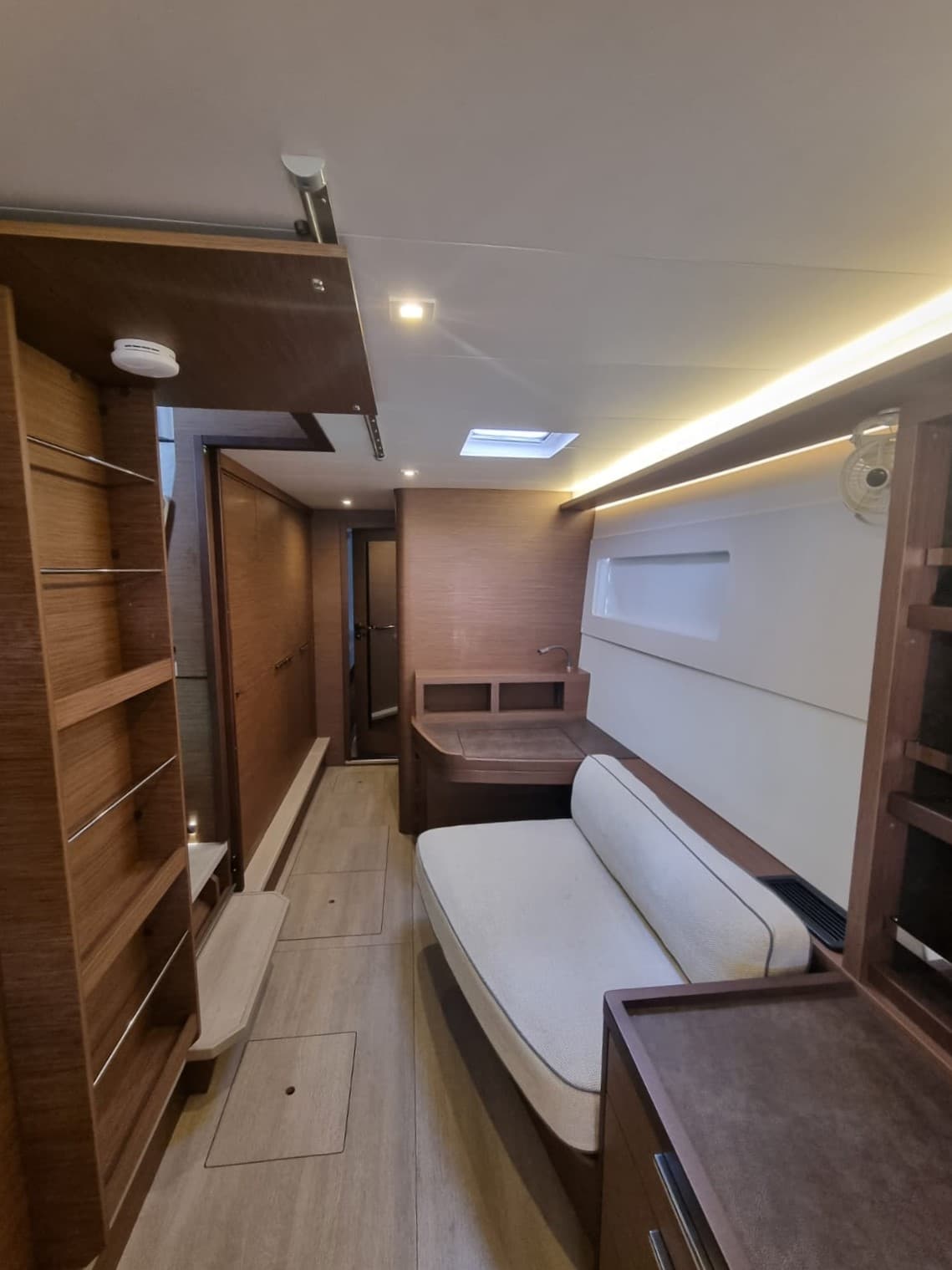 Lagoon 46  - photo 4