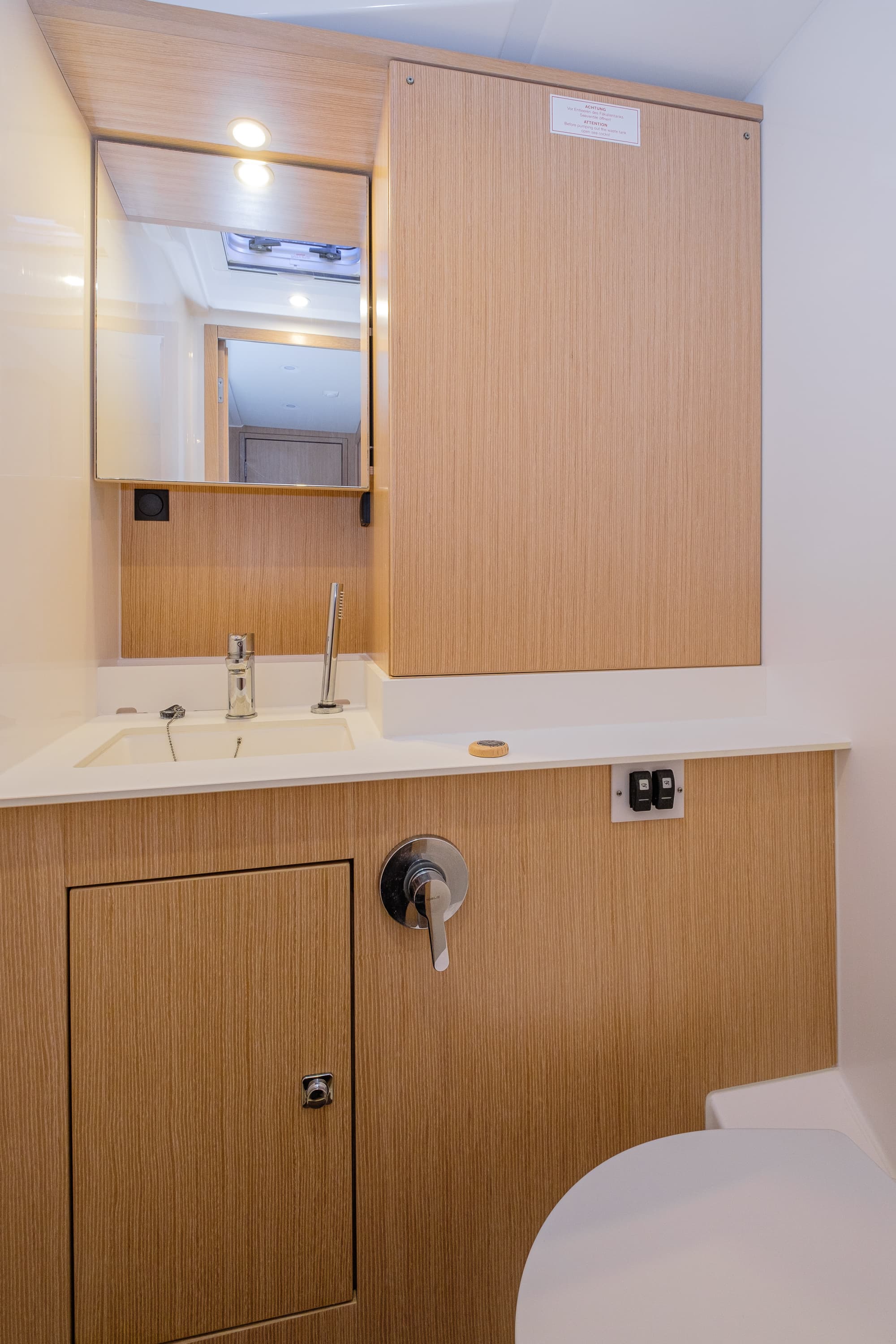 Bavaria C57 - photo 12