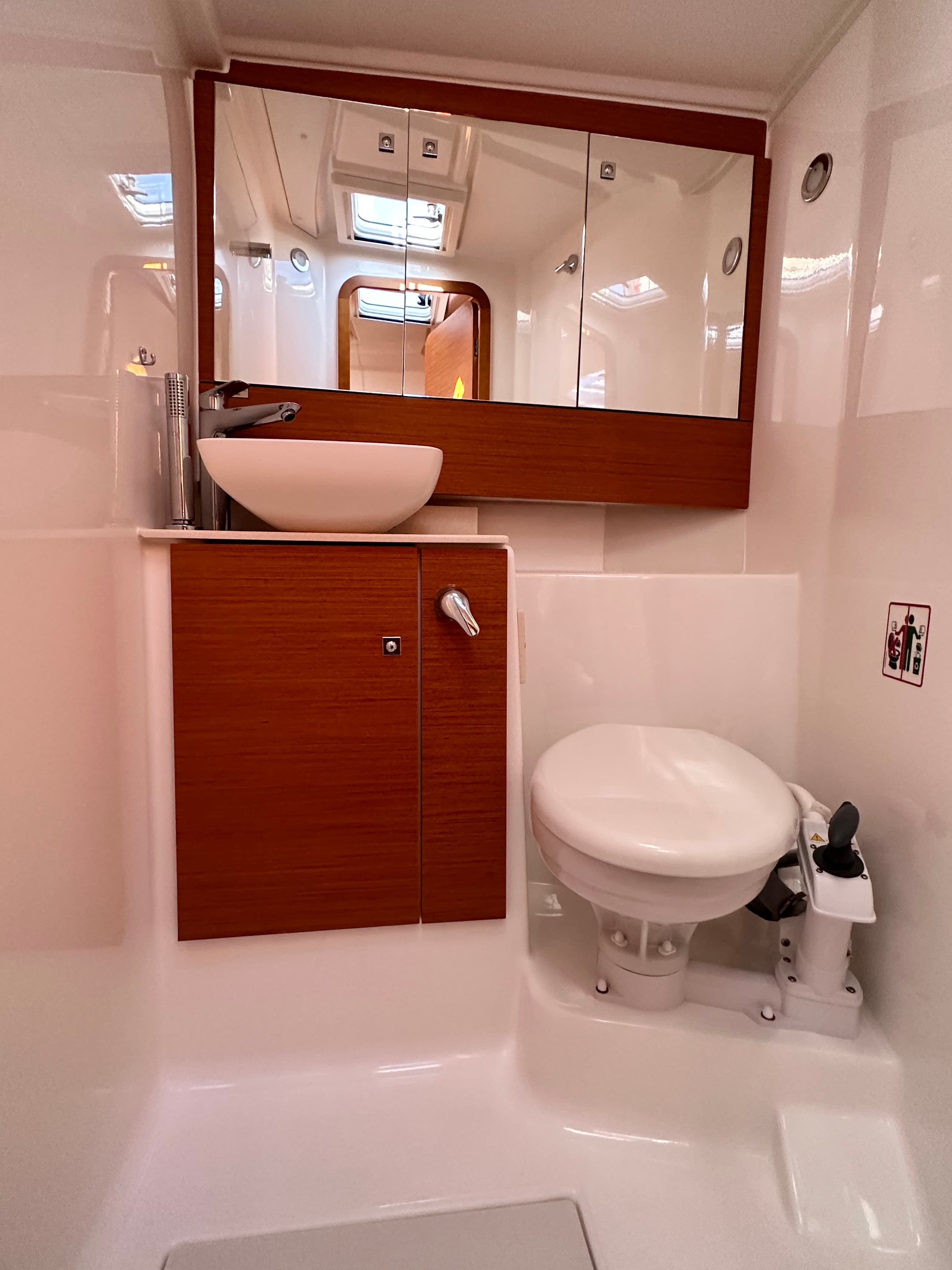 Dufour 430 - photo 19