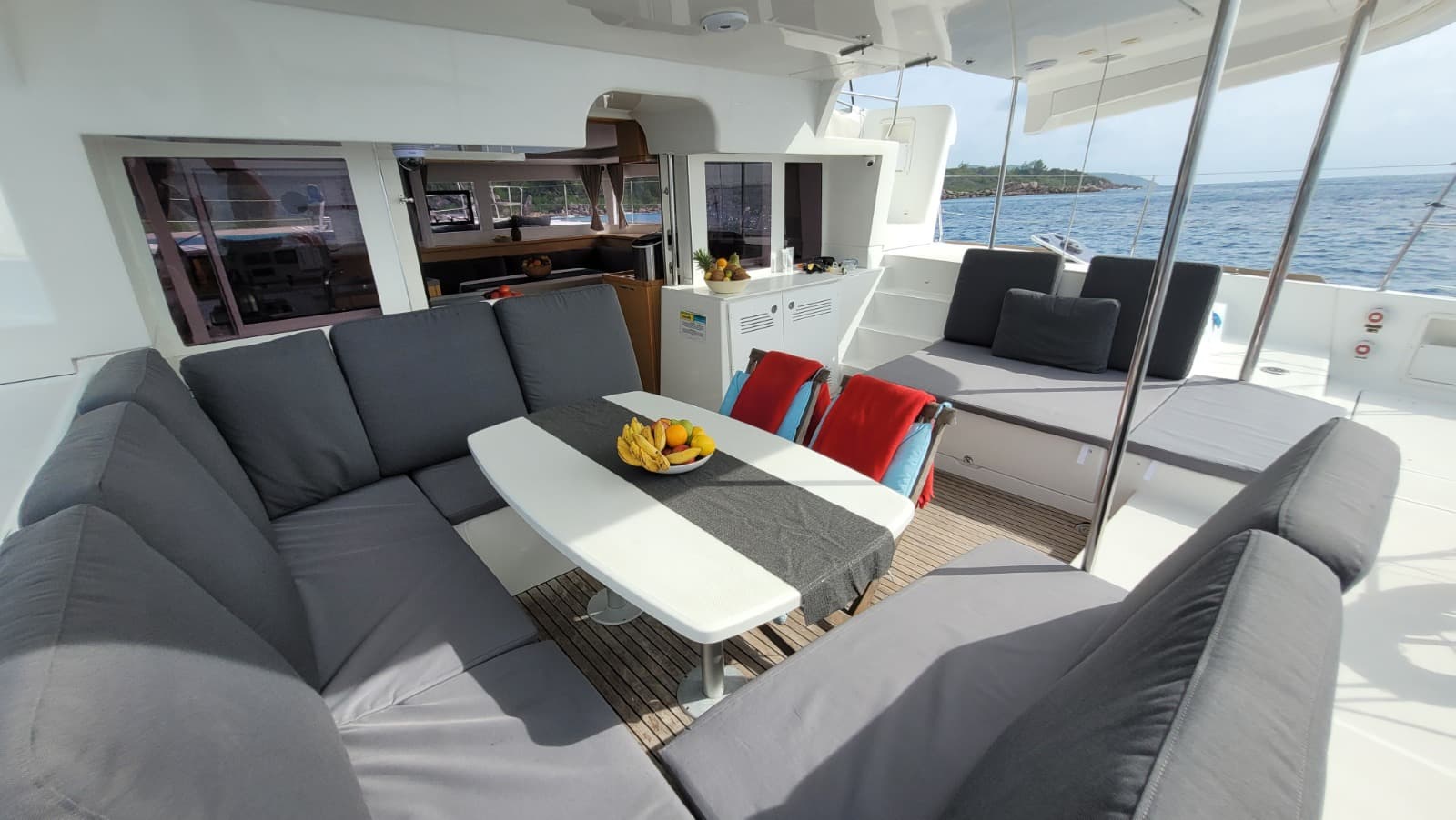 Lagoon 450 Fly - photo 6