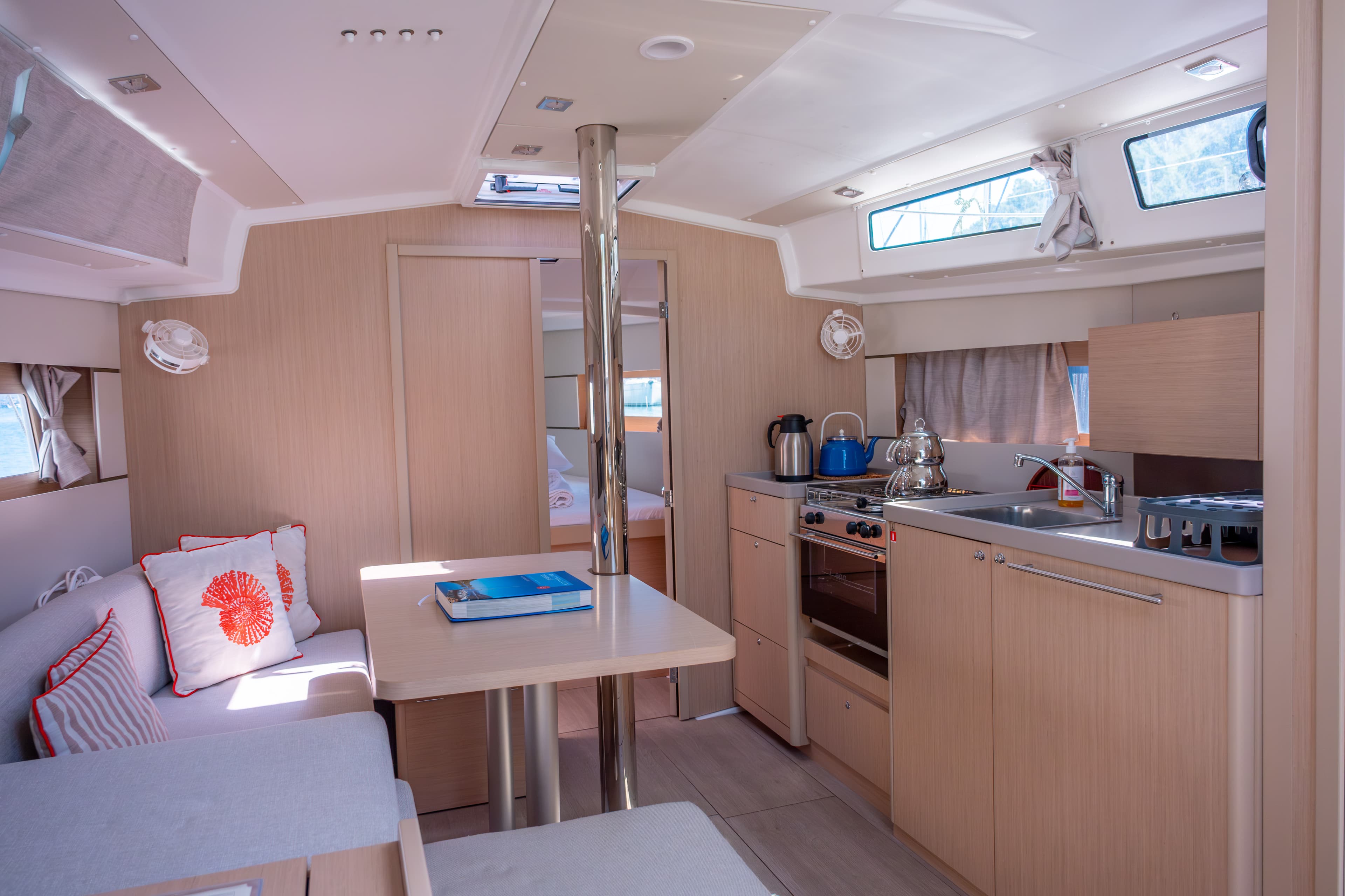 Oceanis 38.1 - photo 16