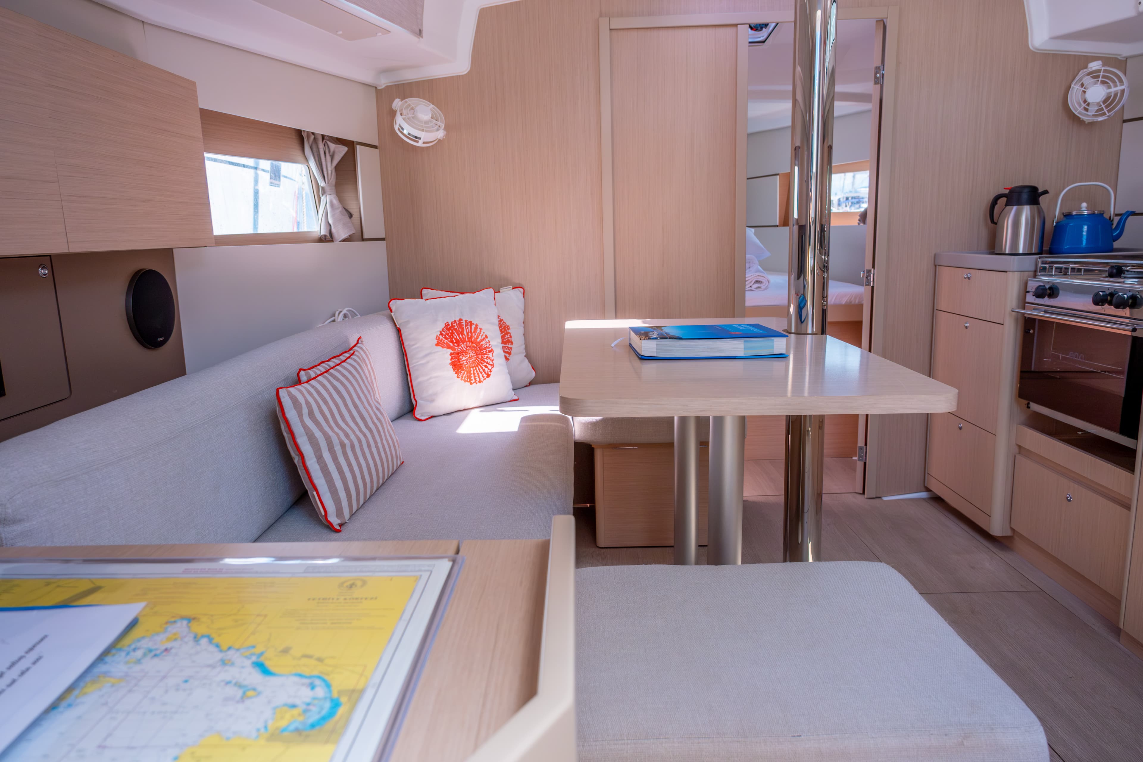 Oceanis 38.1 - photo 17