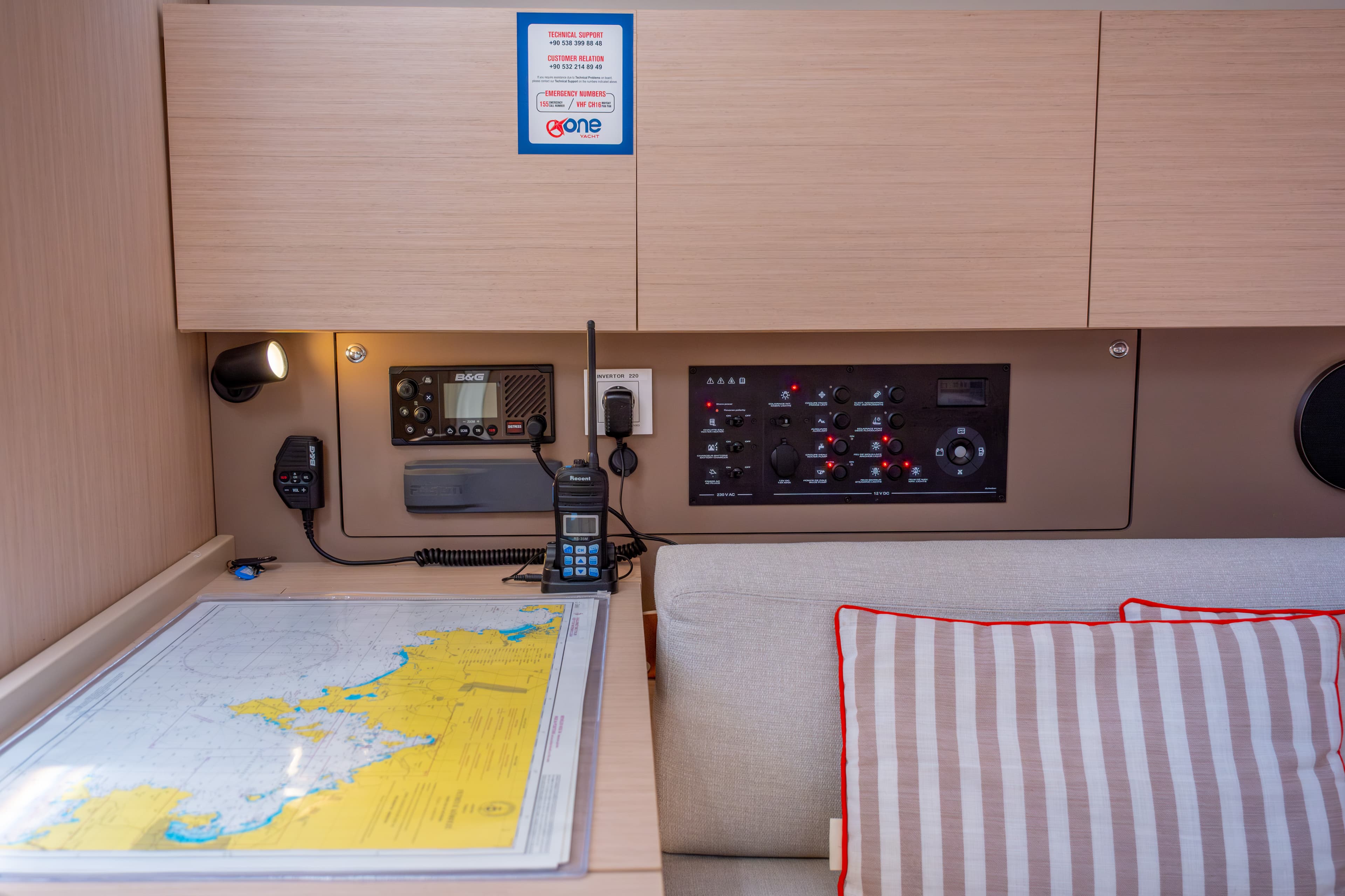 Oceanis 38.1 - photo 11