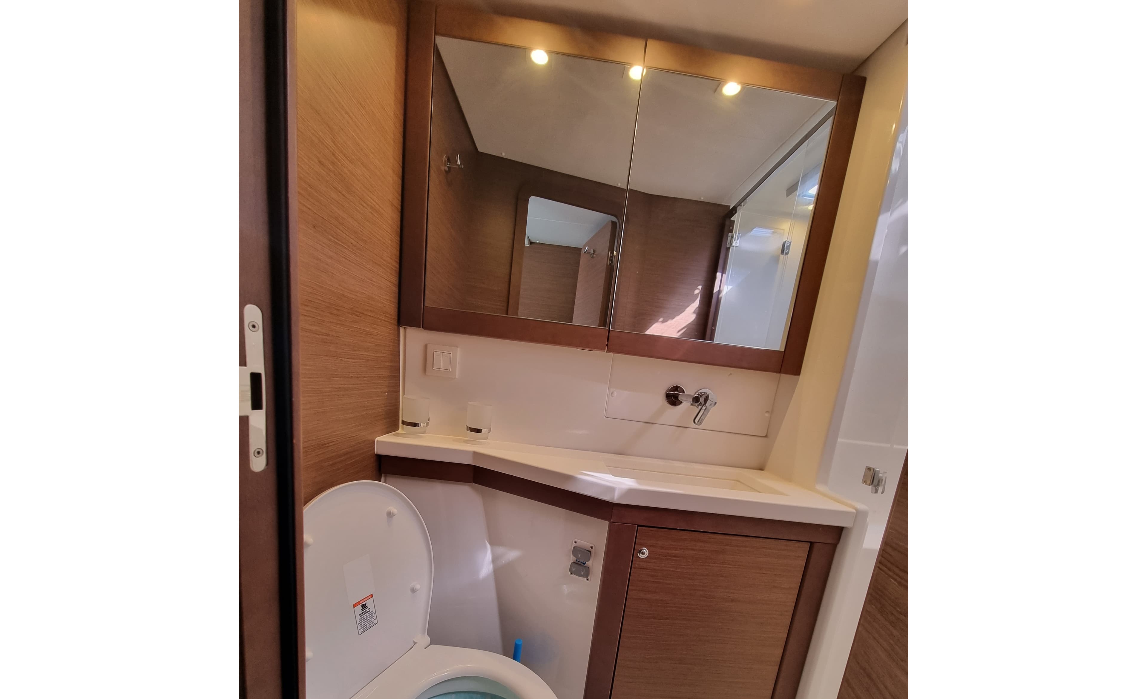 Lagoon 450 Fly - photo 7