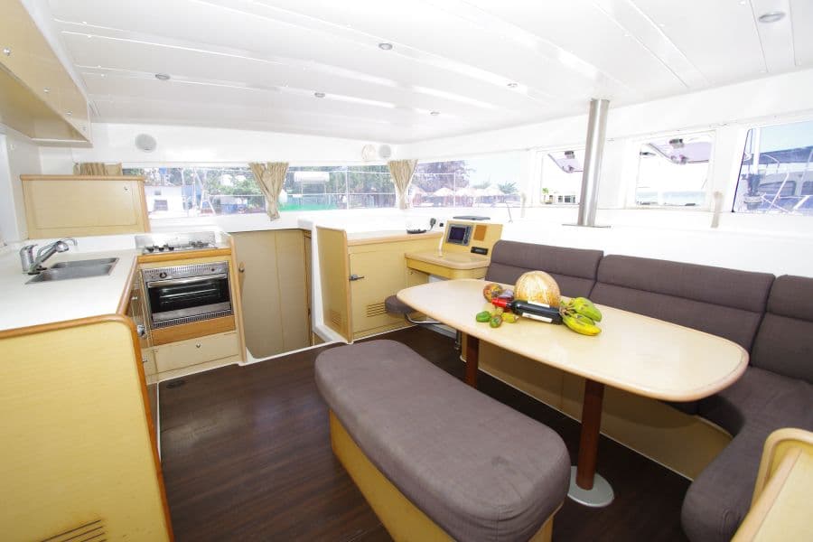 Lagoon 421 - photo 7