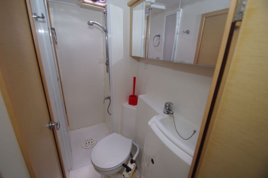 Lagoon 421 - photo 9