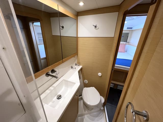 Lagoon 450 Fly - photo 10