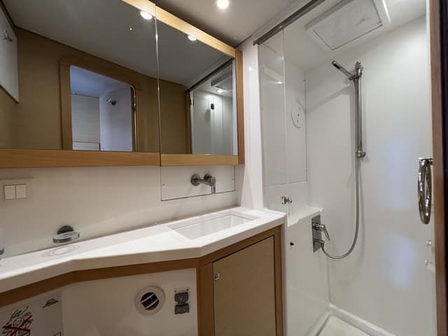 Lagoon 450 Fly - photo 6