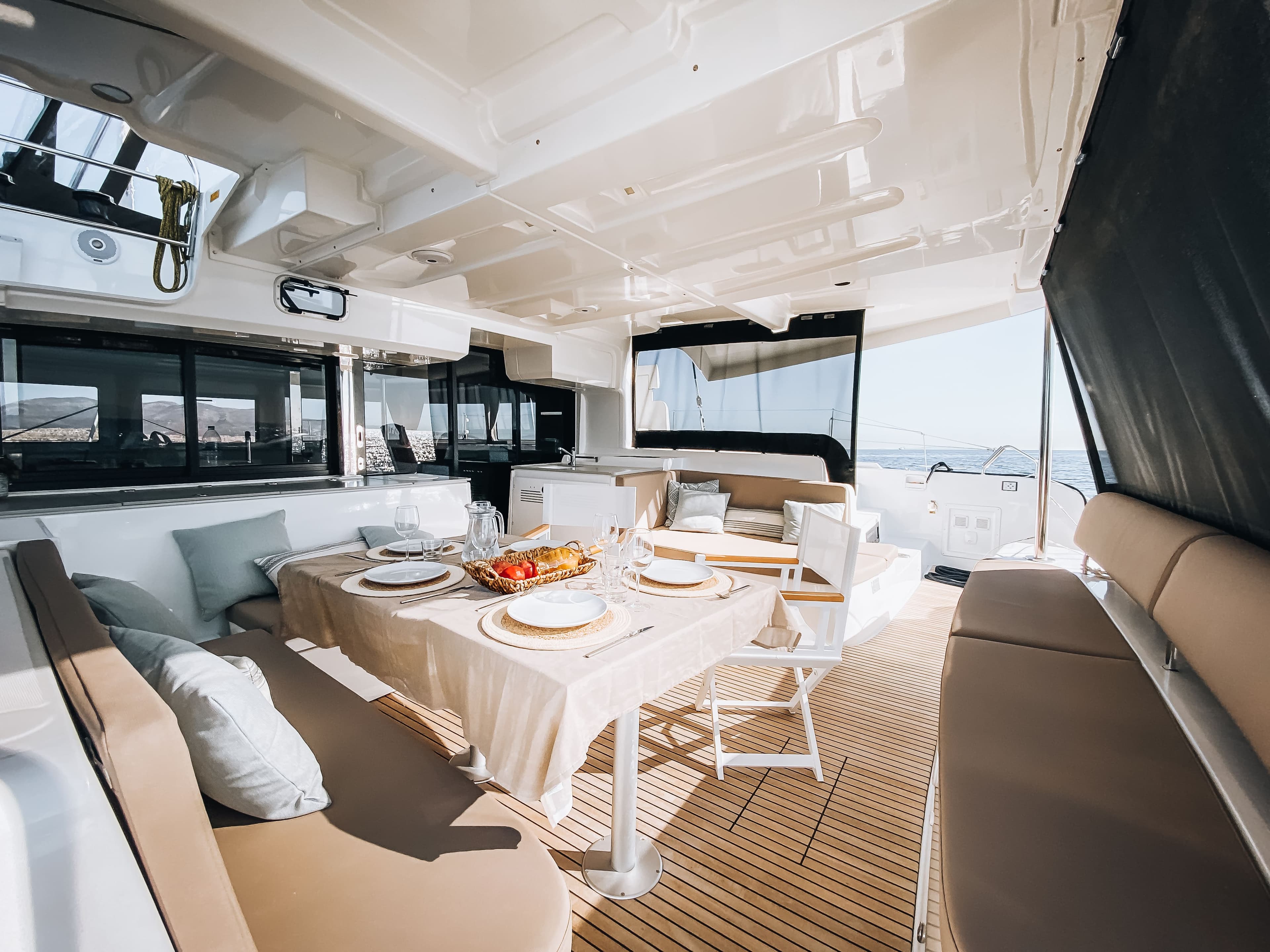 Lagoon 46  - photo 8