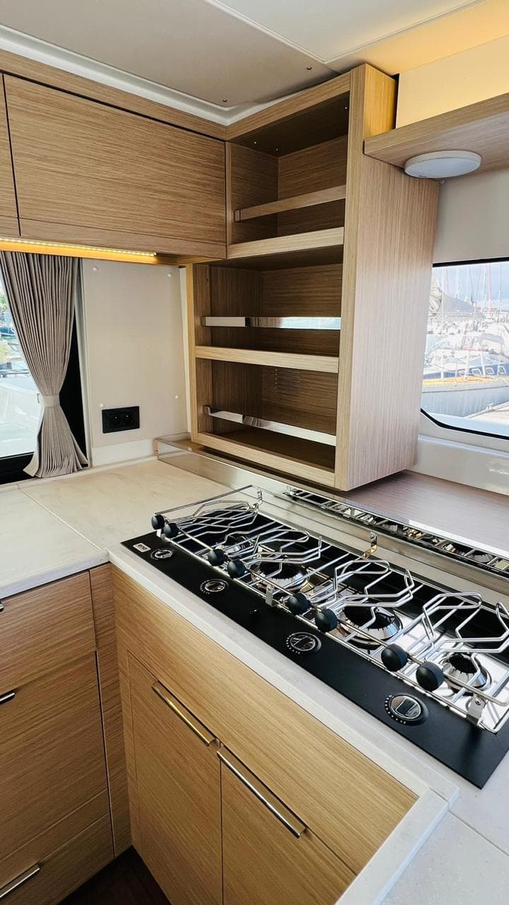 Lagoon 46  - photo 6