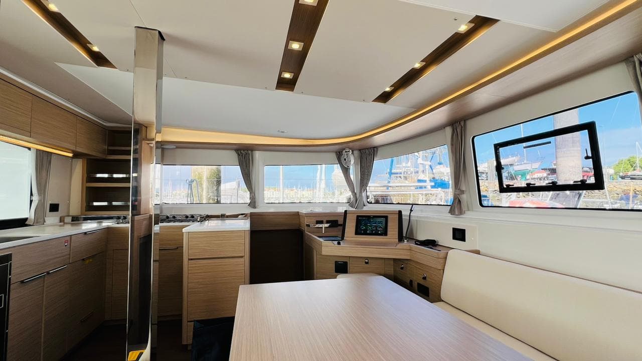 Lagoon 46  - photo 8