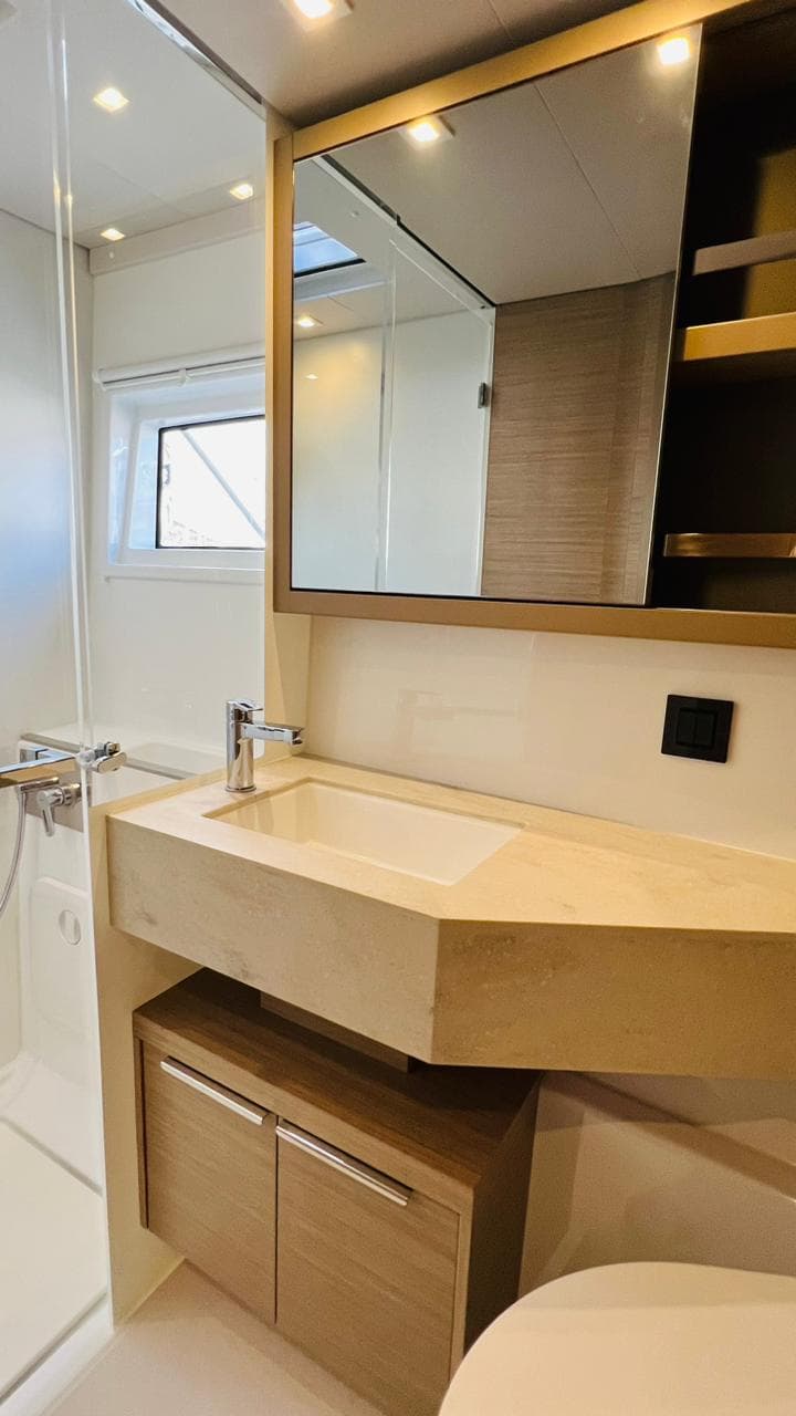 Lagoon 46  - photo 10