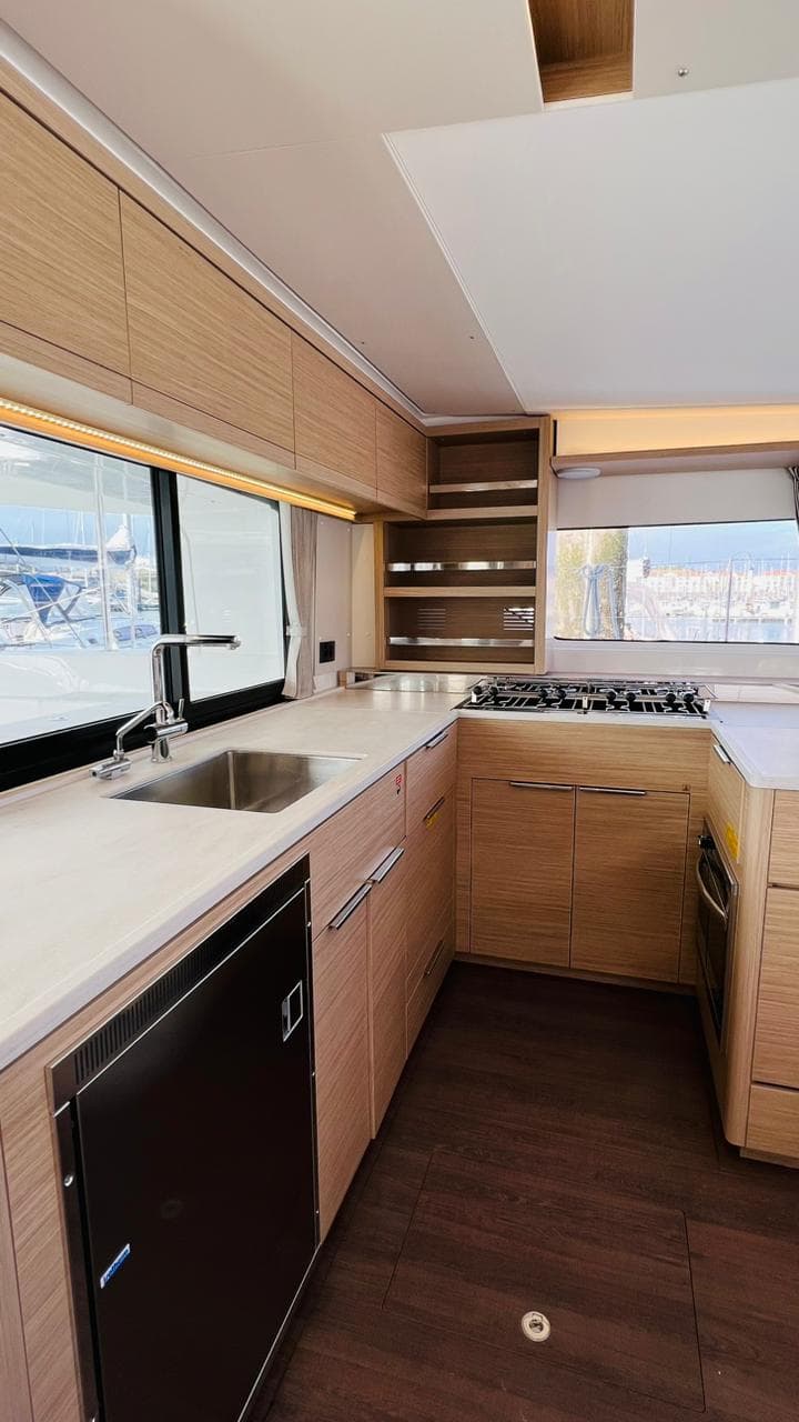 Lagoon 46  - photo 7