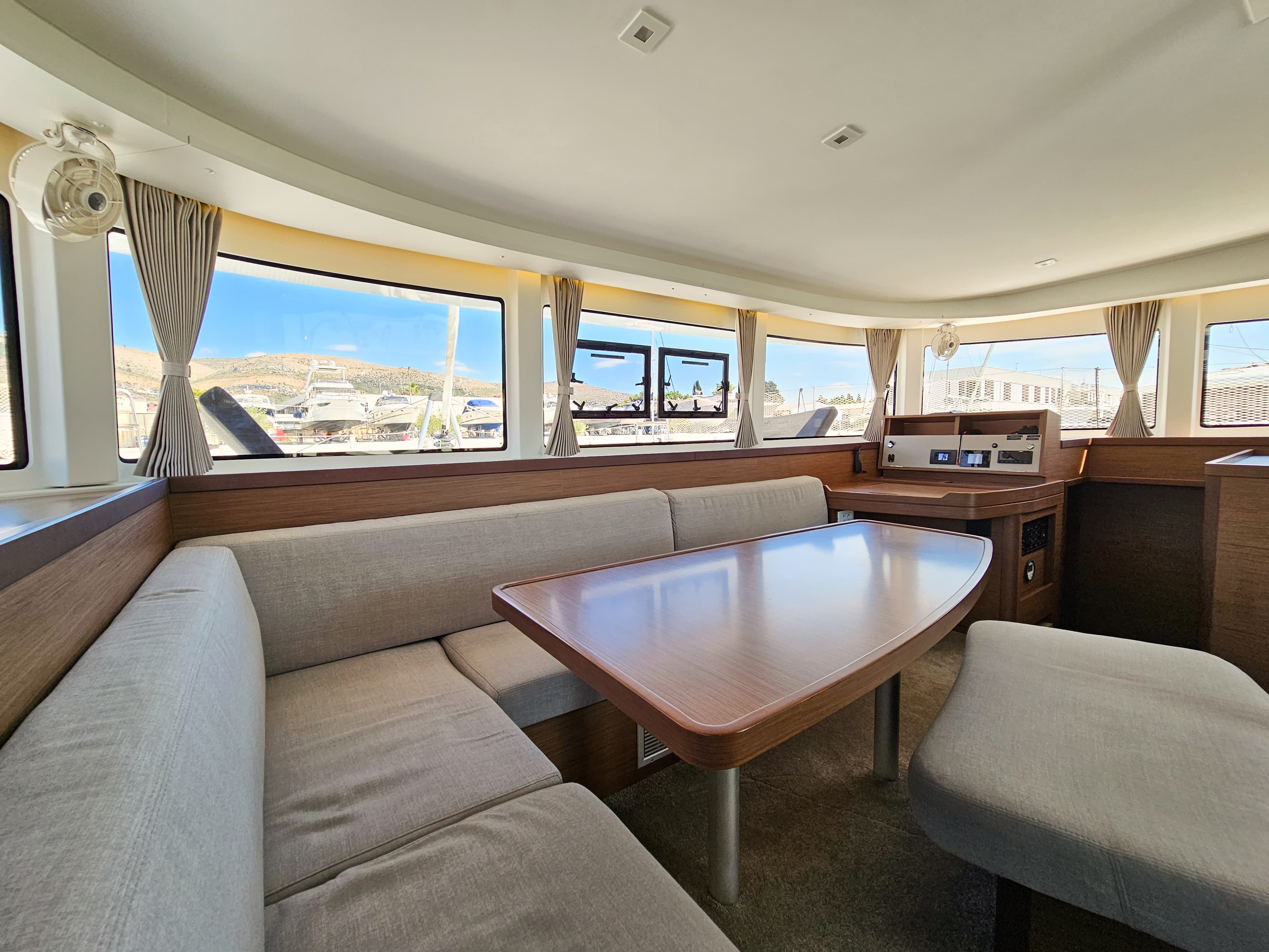 Lagoon 42 - photo 12