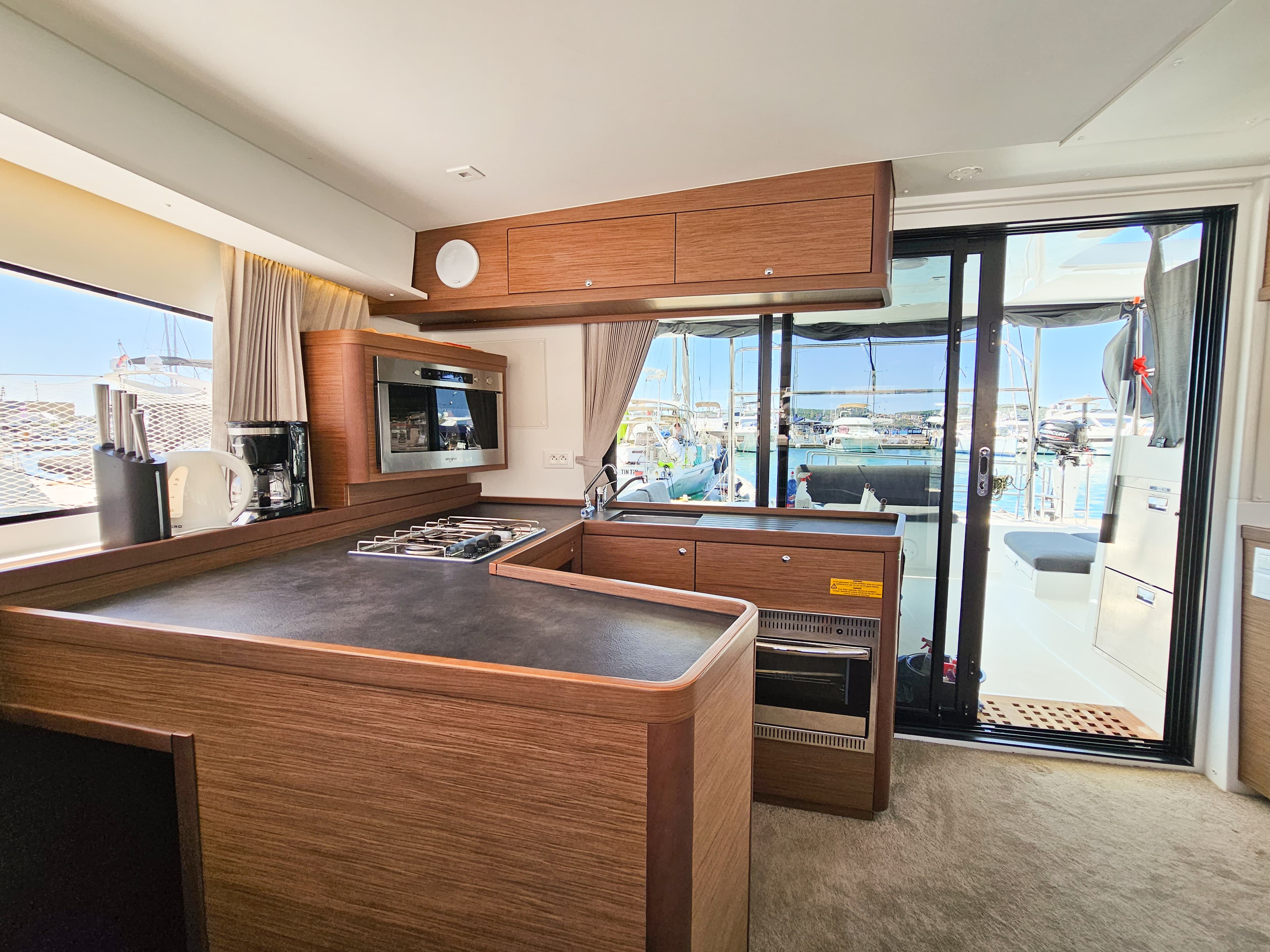 Lagoon 42 - photo 13