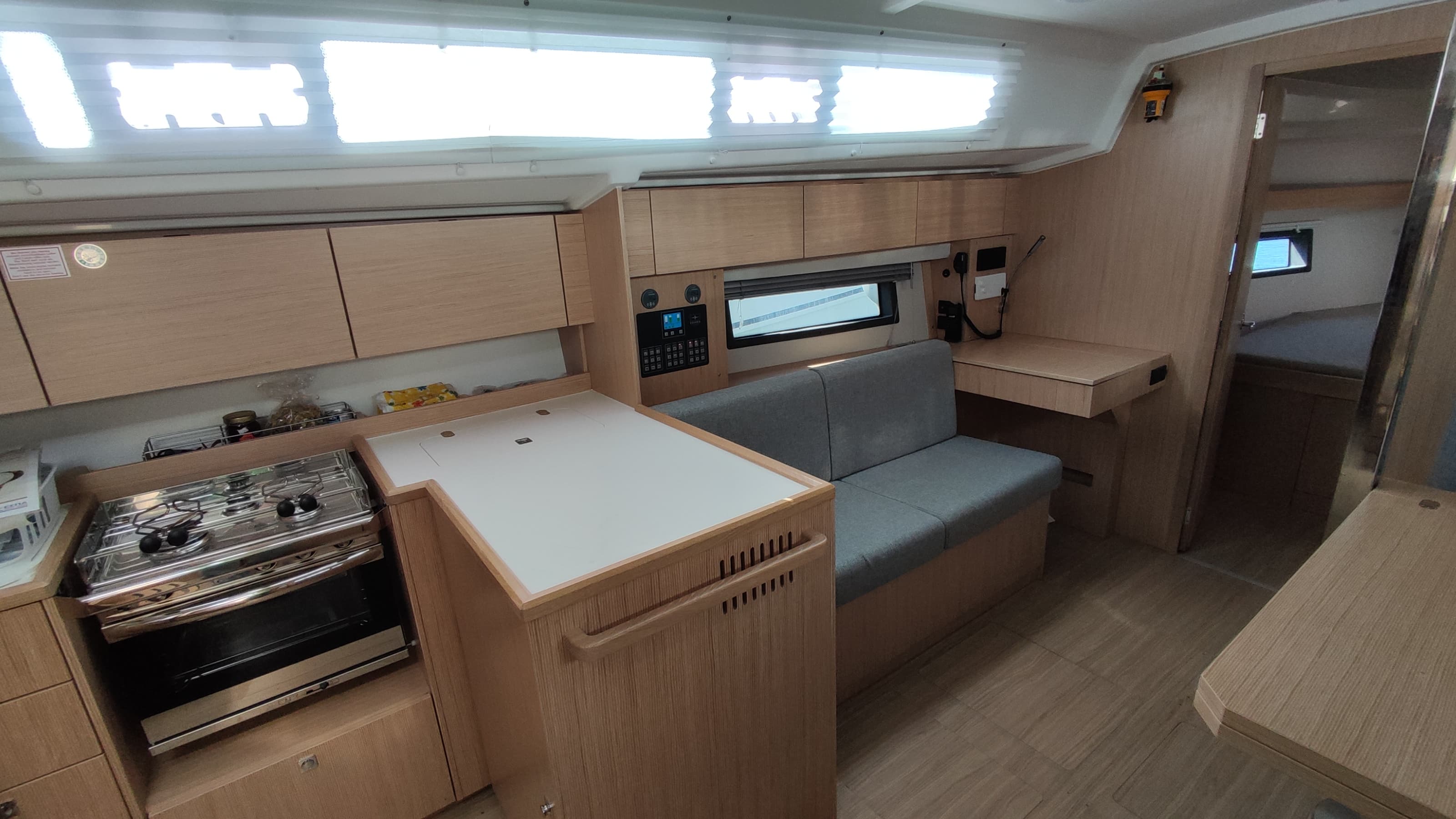 Bavaria C42 - photo 6