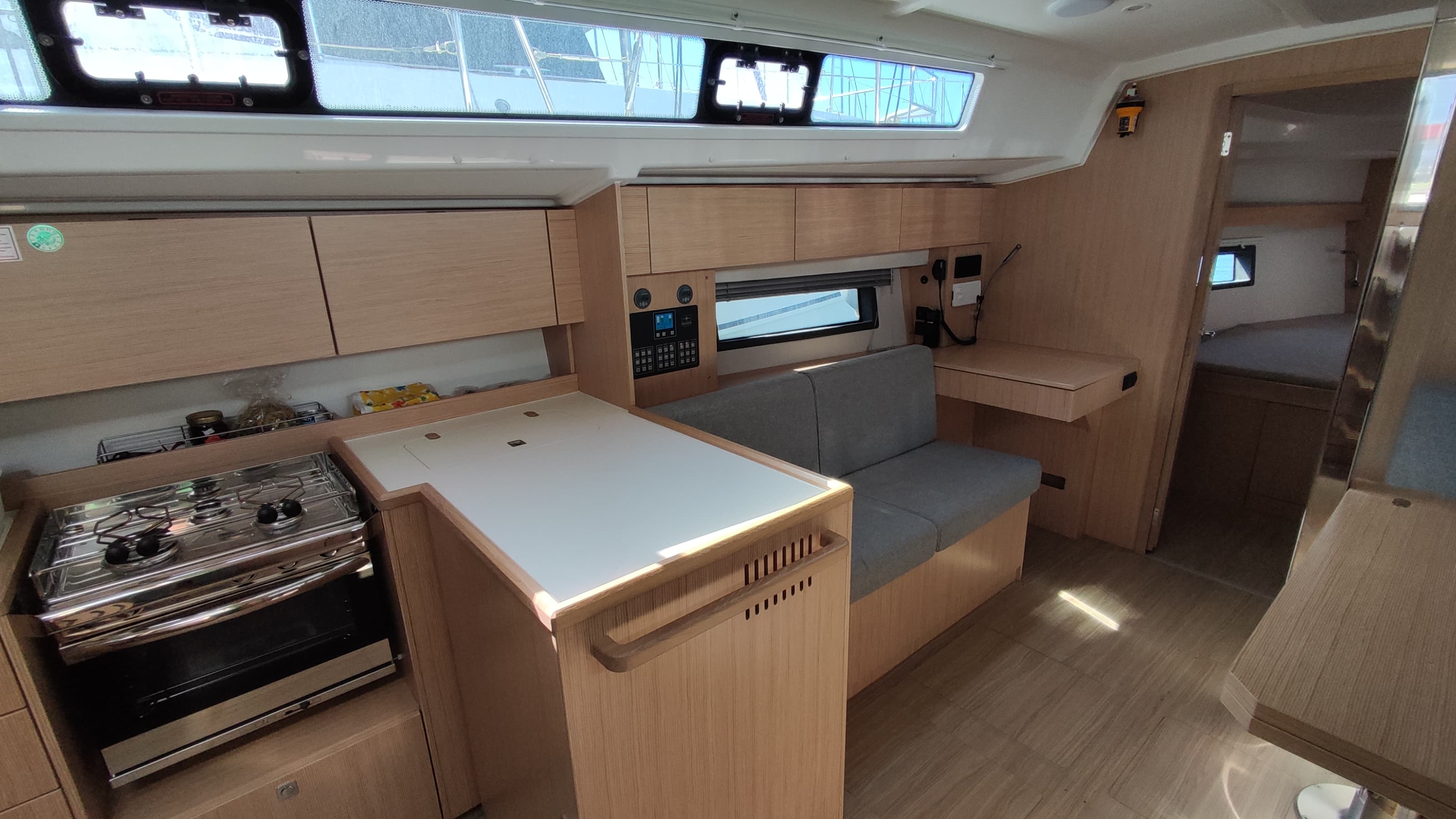 Bavaria C42 - photo 7