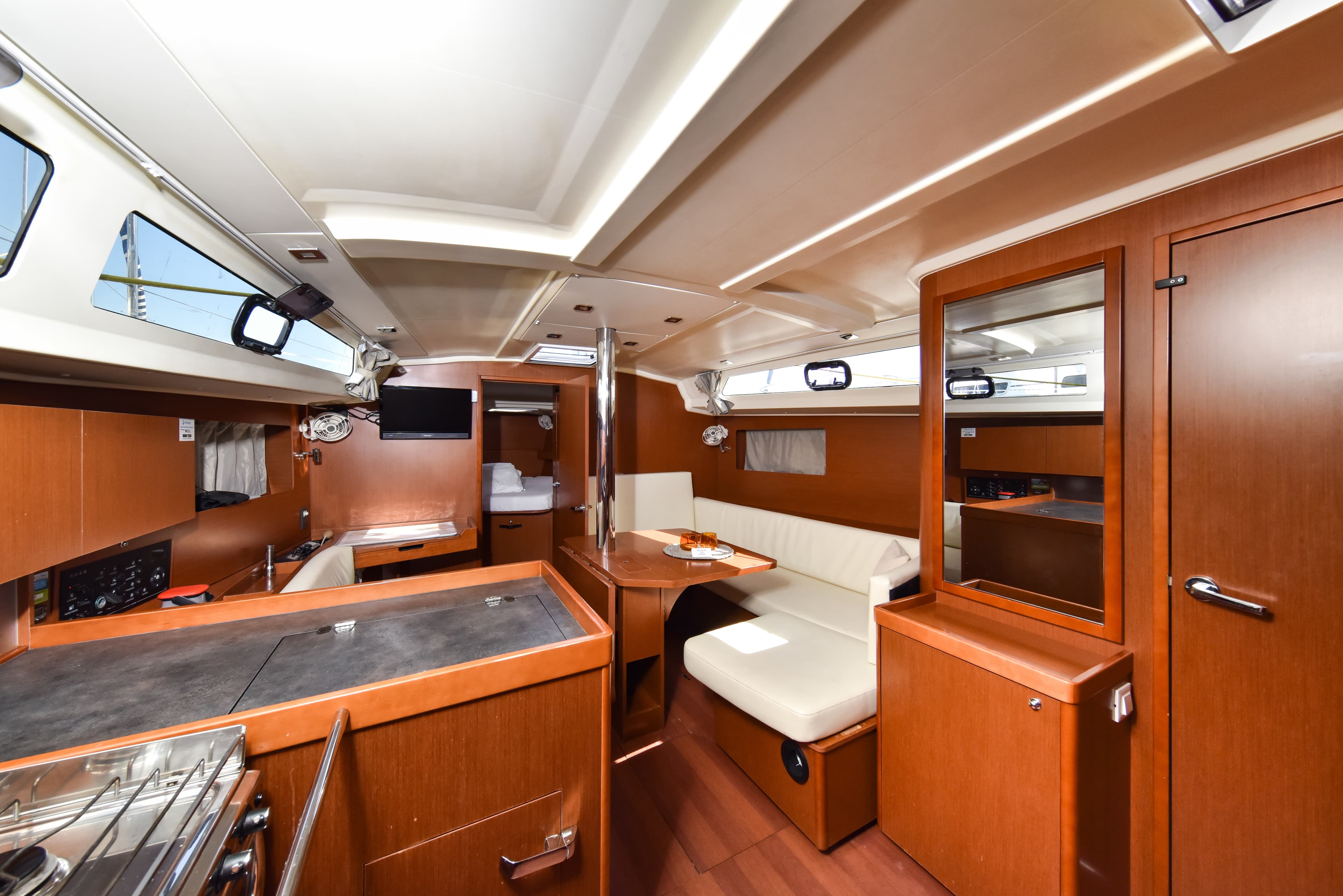 Oceanis 41.1 - photo 23