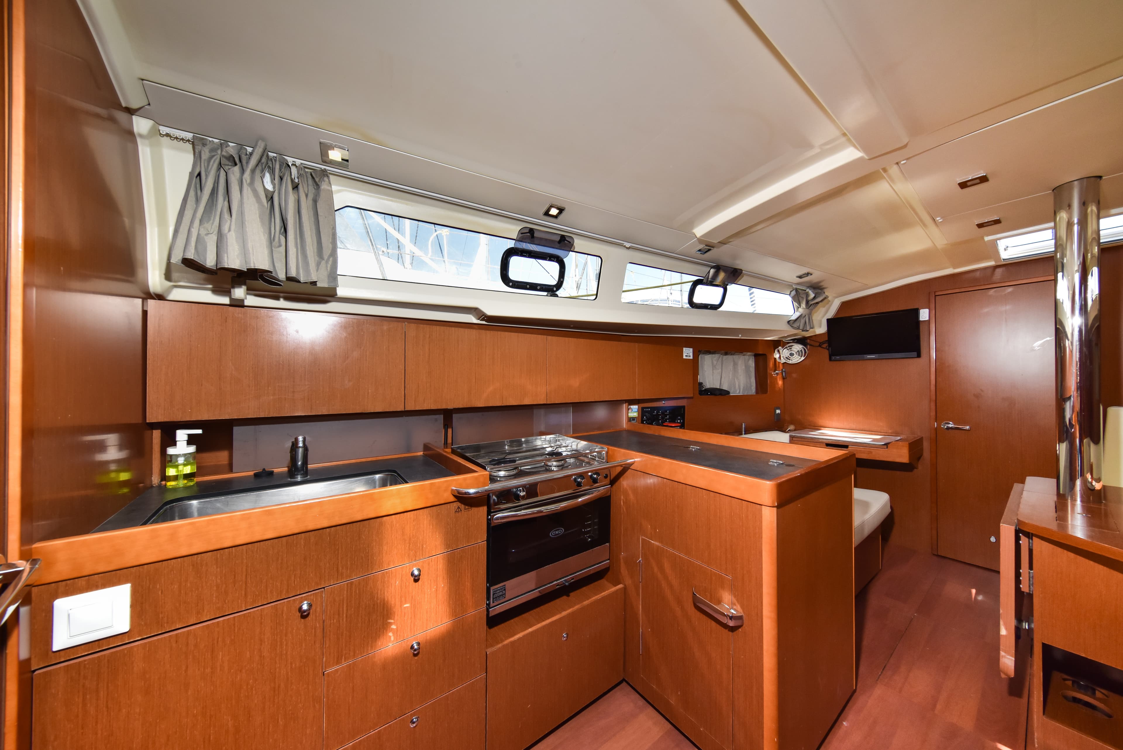 Oceanis 41.1 - photo 21