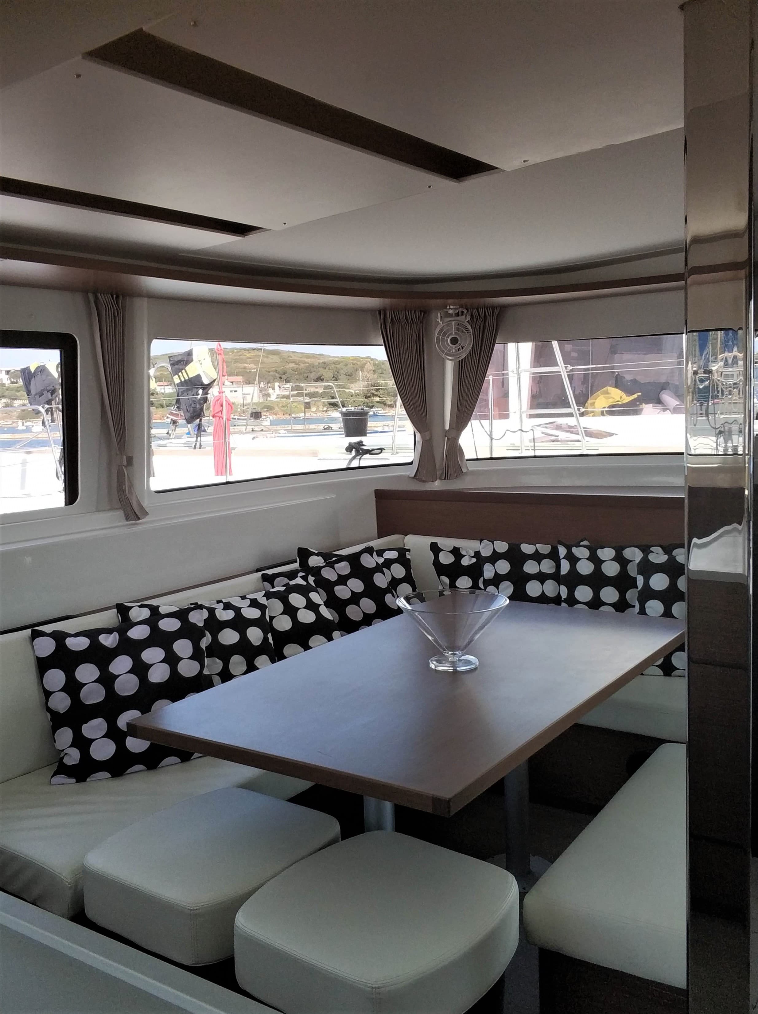 Lagoon 46  - photo 16