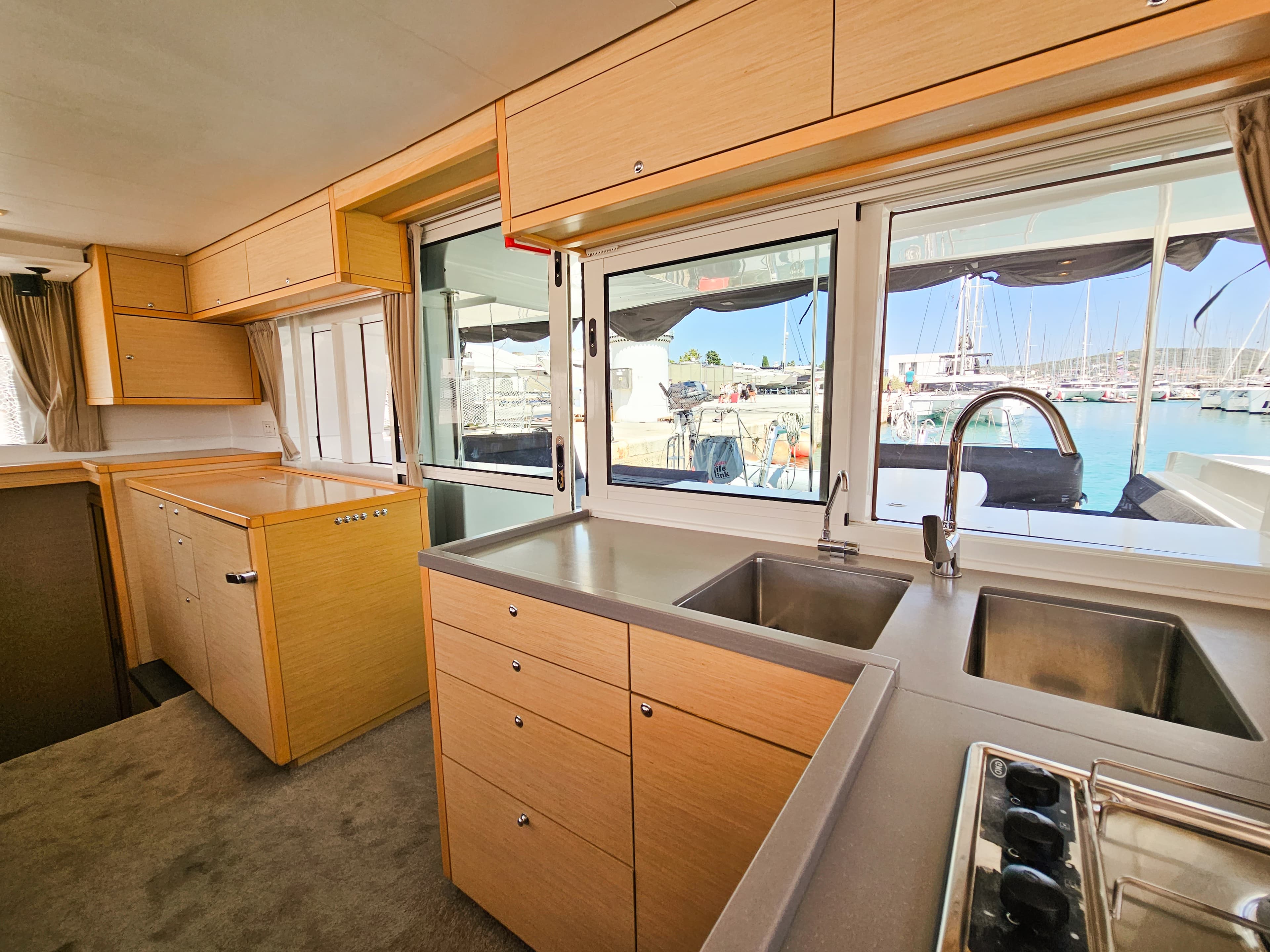 Lagoon 450 - photo 11