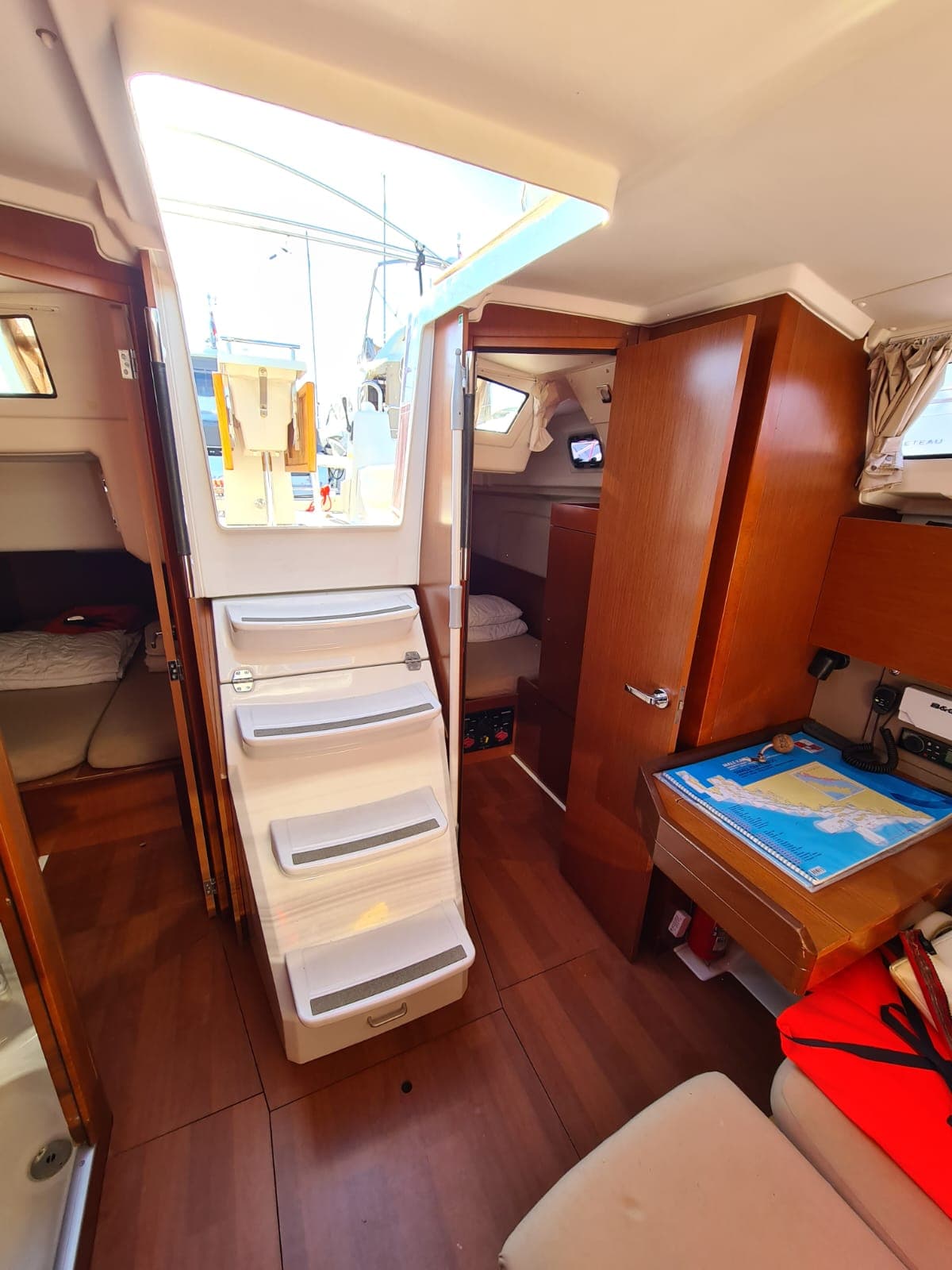 Oceanis 35.1 - photo 7