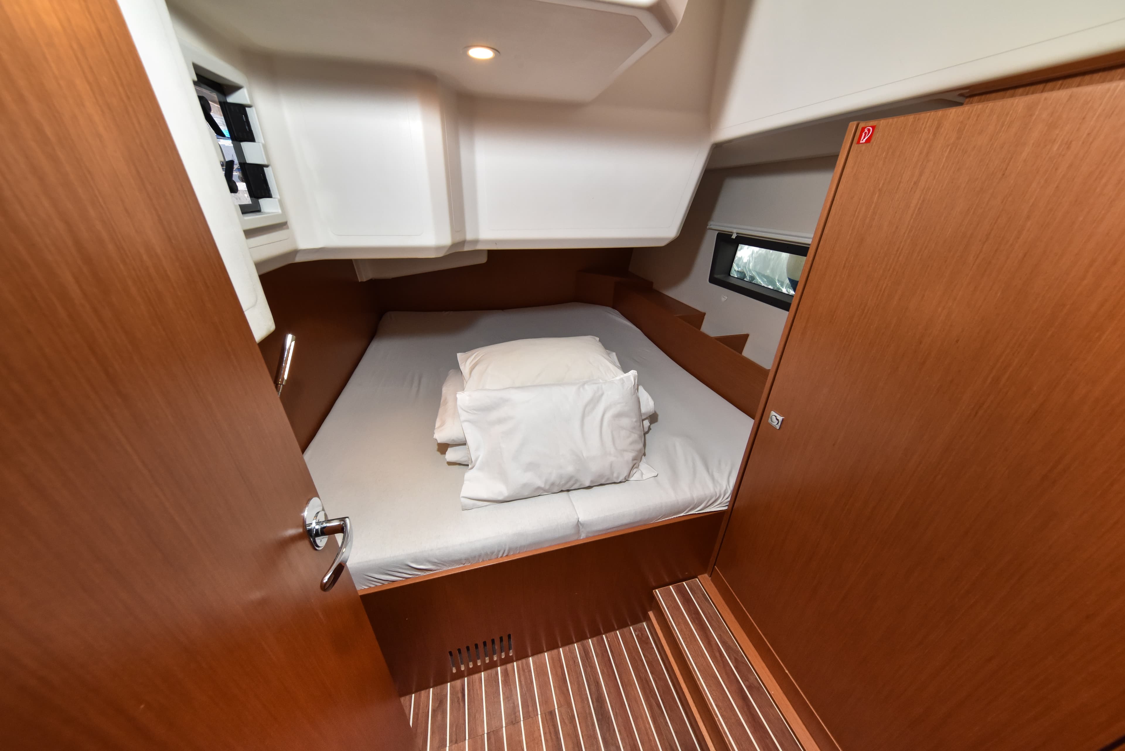 Bavaria C42 - photo 10