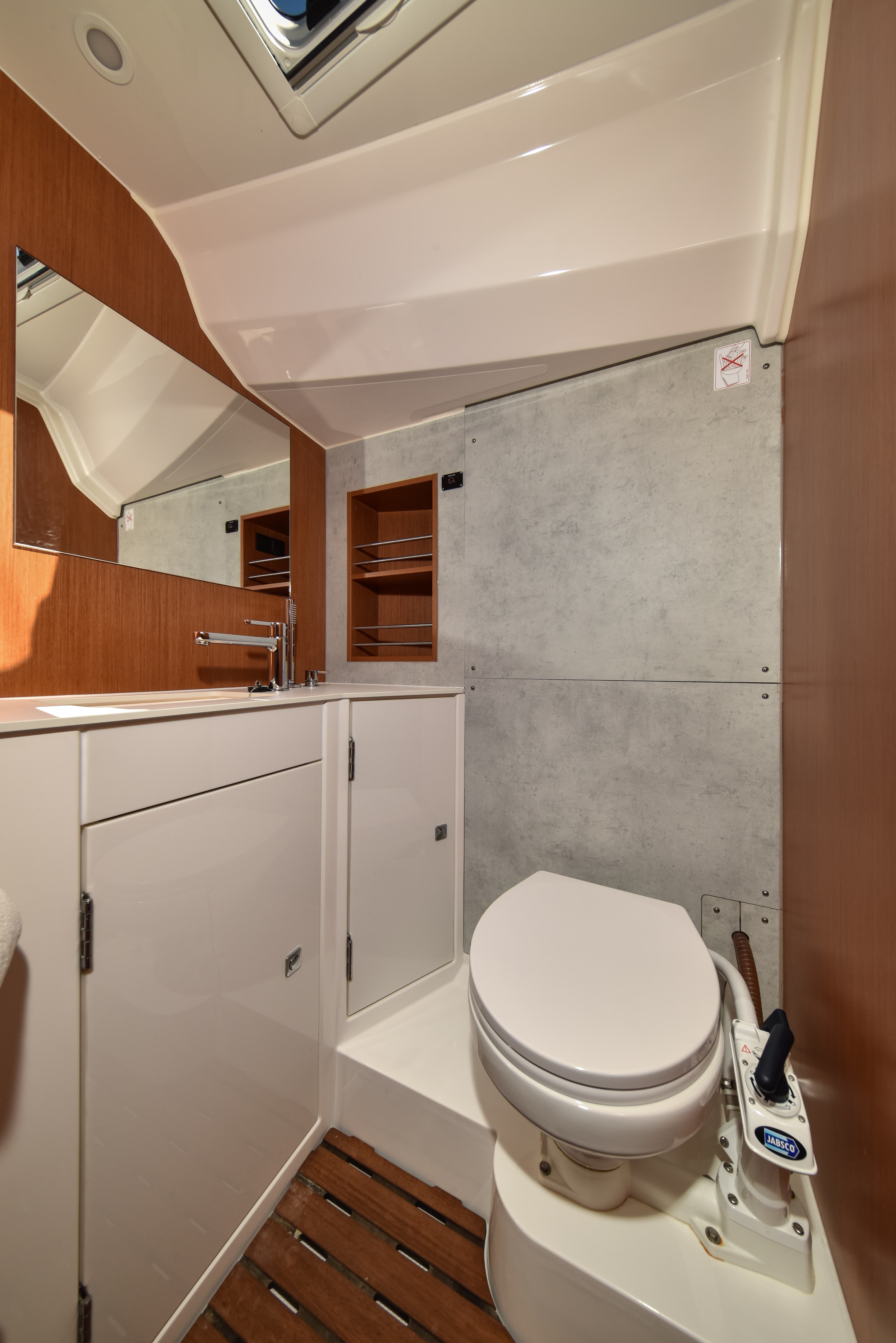 Bavaria C42 - photo 41