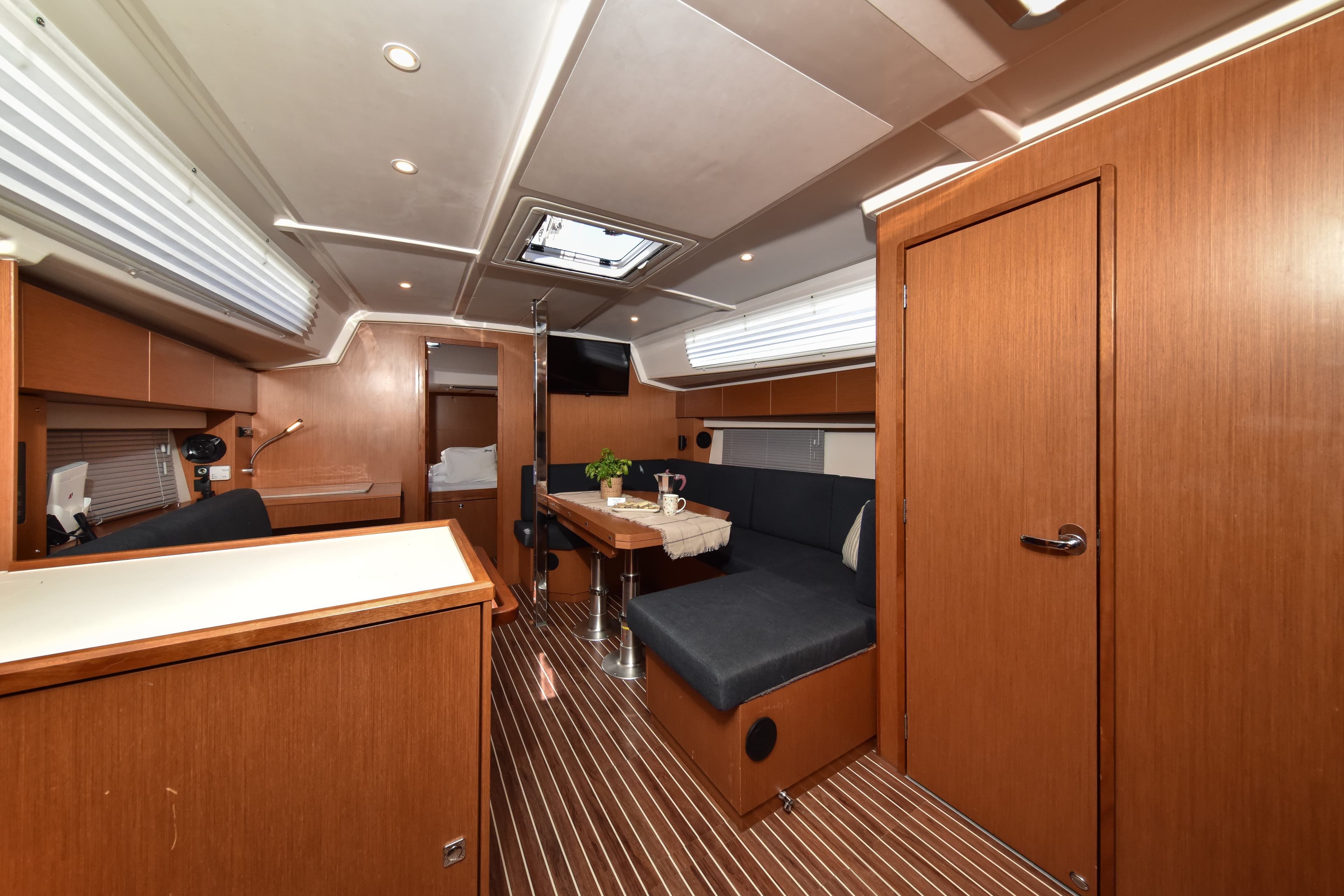 Bavaria C42 - photo 6