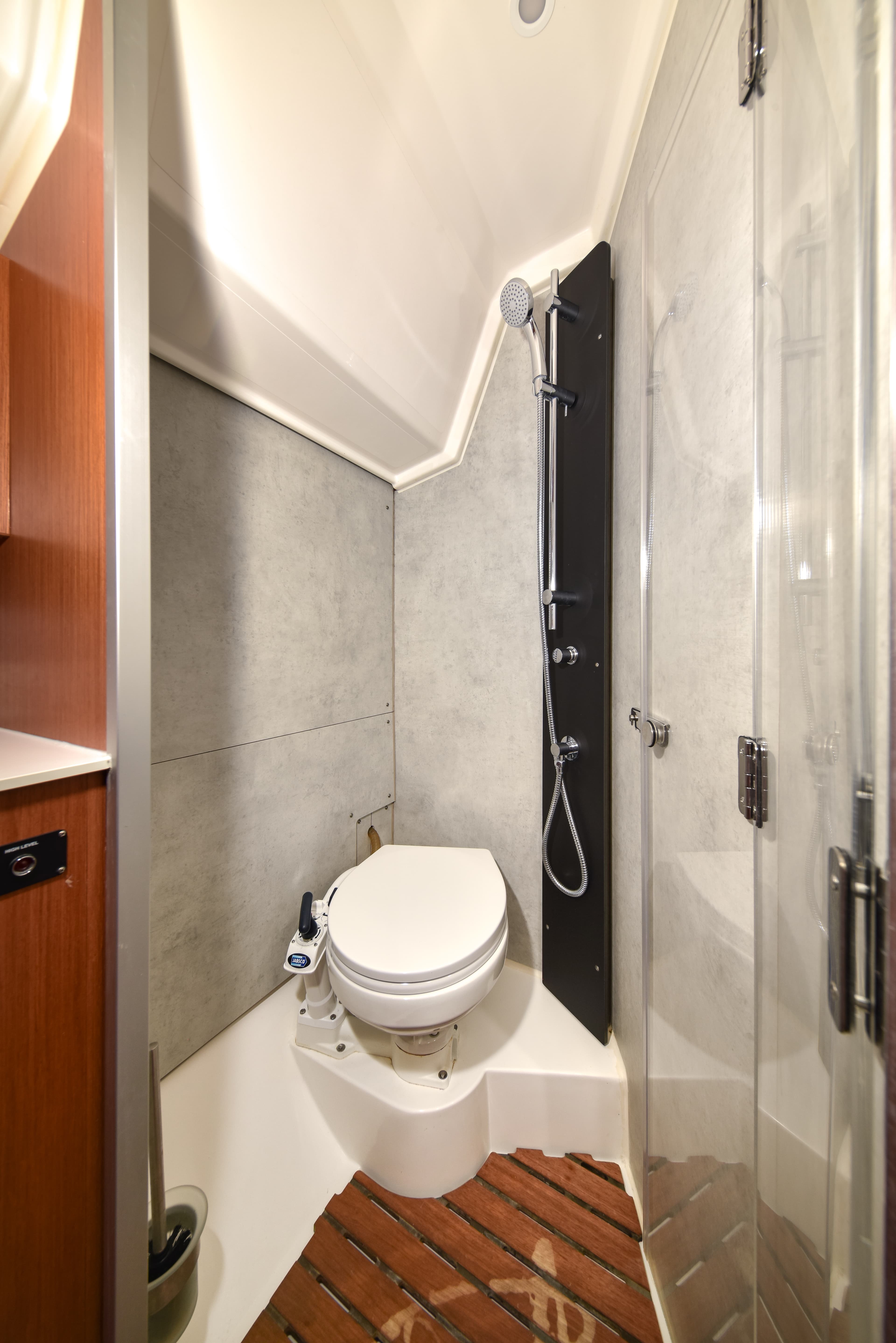 Bavaria C42 - photo 26