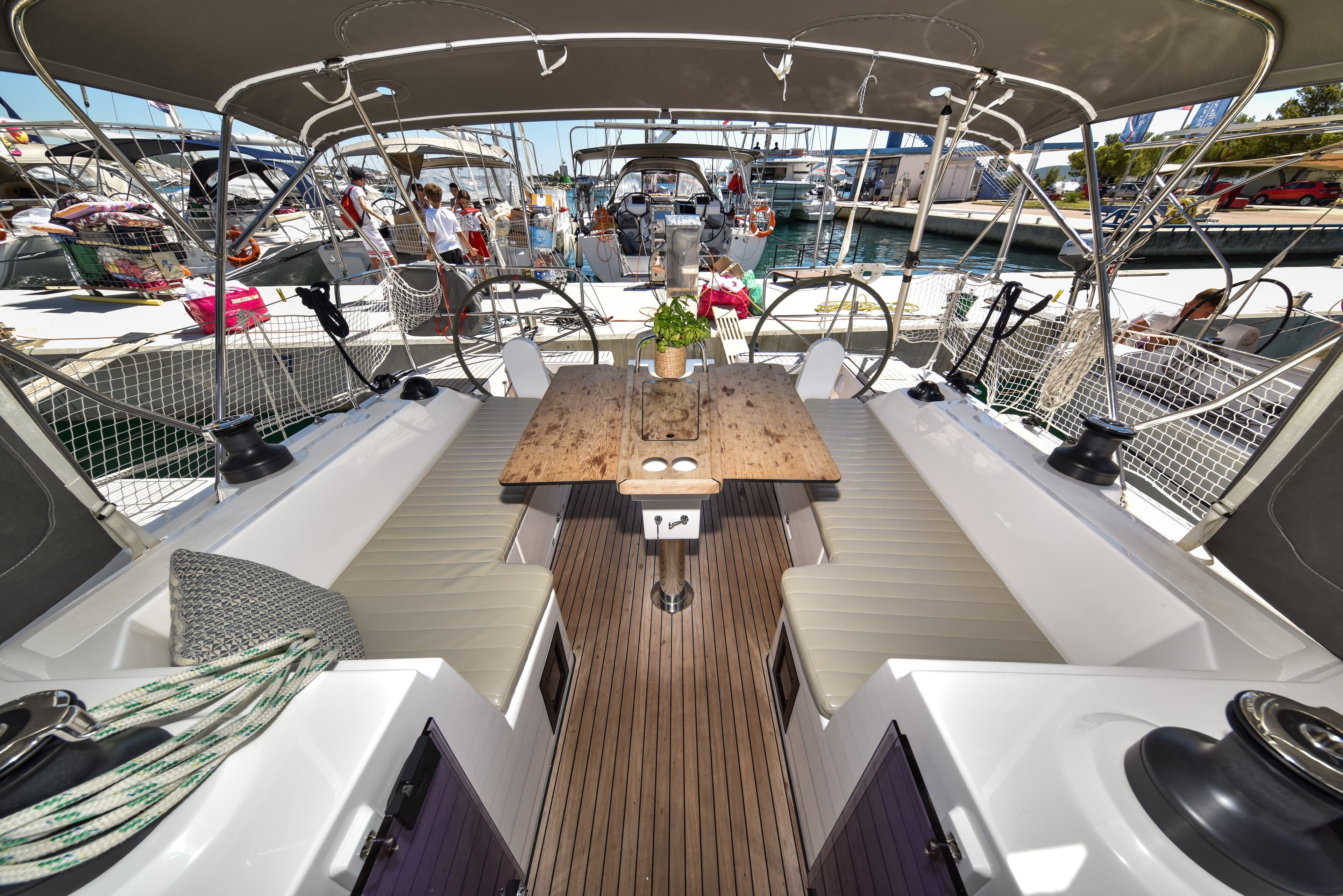 Bavaria C38 - photo 16