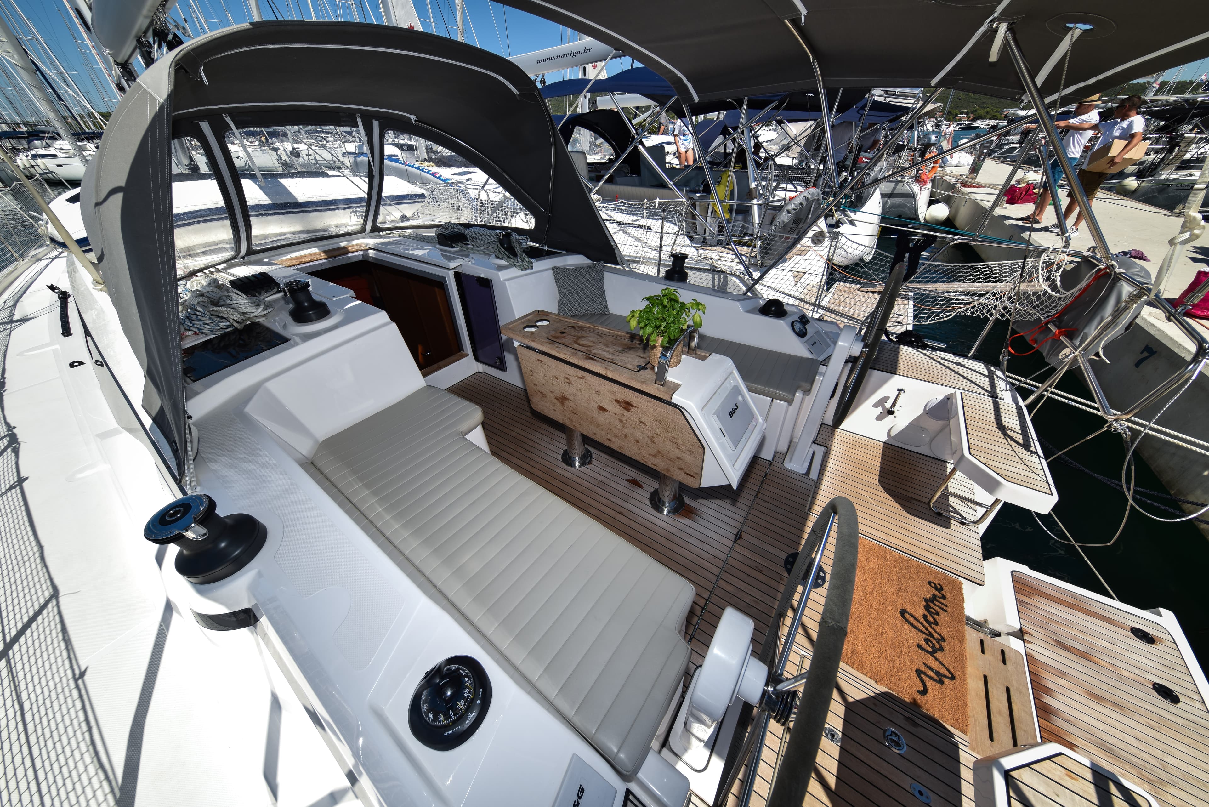 Bavaria C38 - photo 7