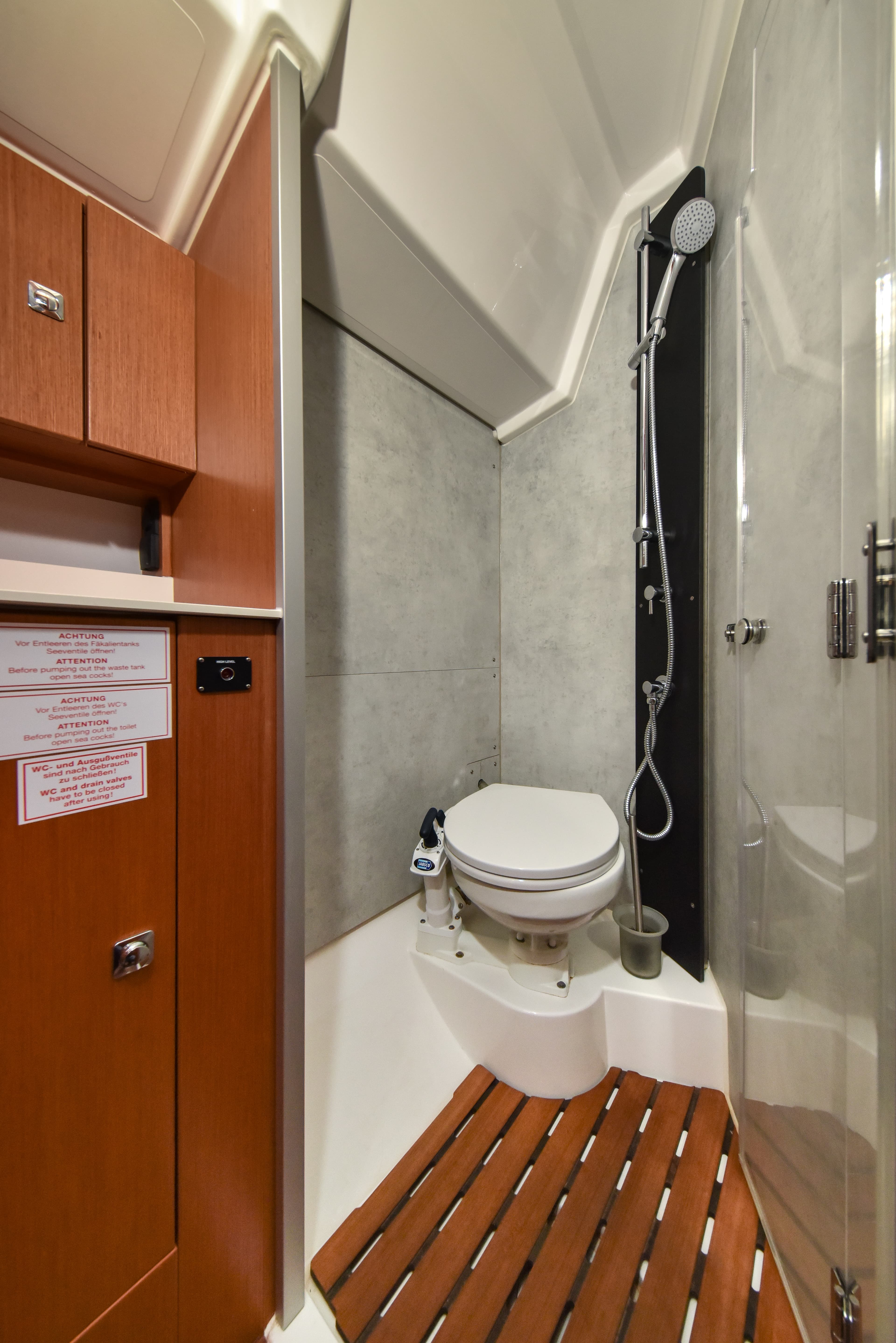 Bavaria C38 - photo 28