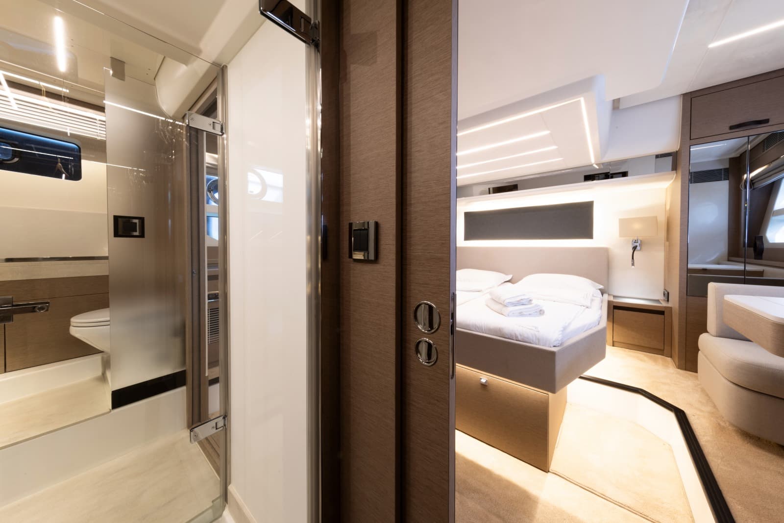 Prestige 590 Fly - photo 10