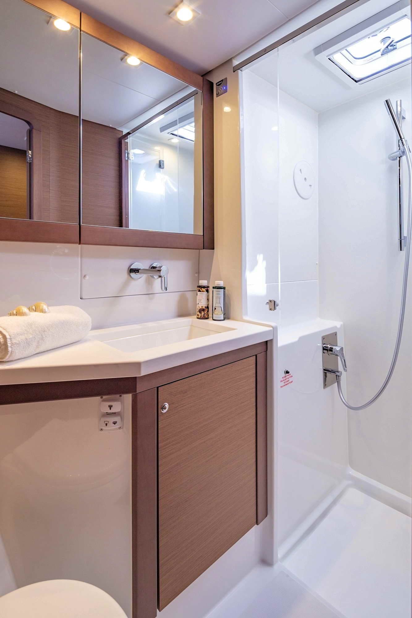 Lagoon 450 Fly - photo 11