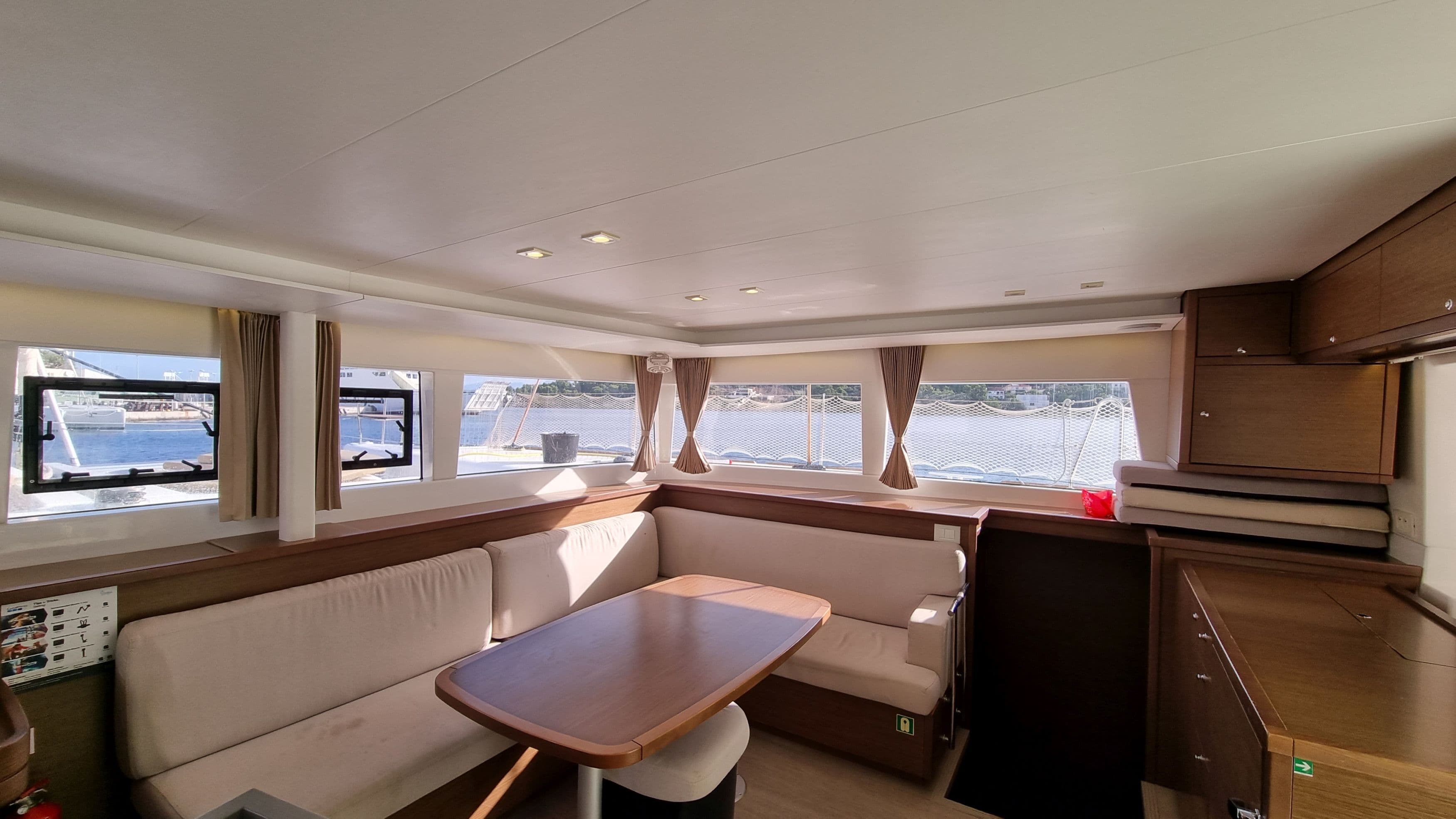 Lagoon 450 Fly - photo 18