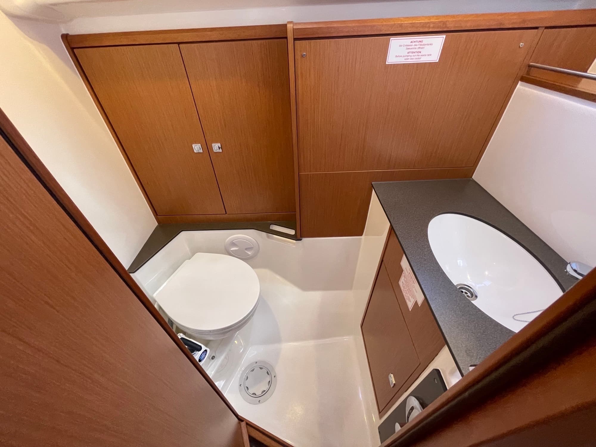 Bavaria 37 Cruiser - photo 7