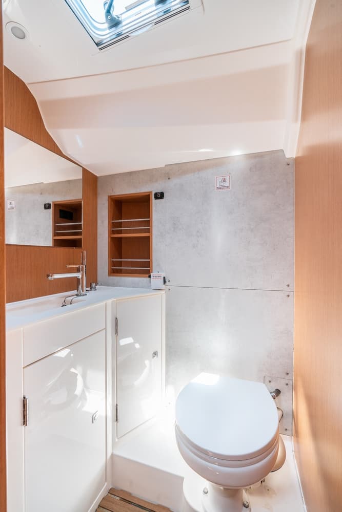 Bavaria C42 - photo 23