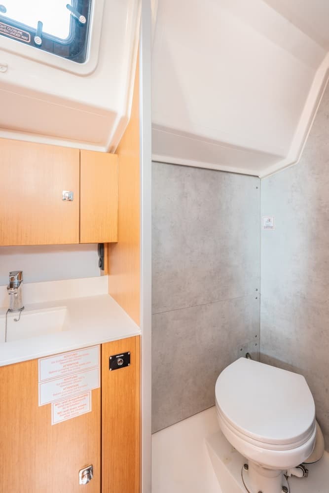 Bavaria C42 - photo 4