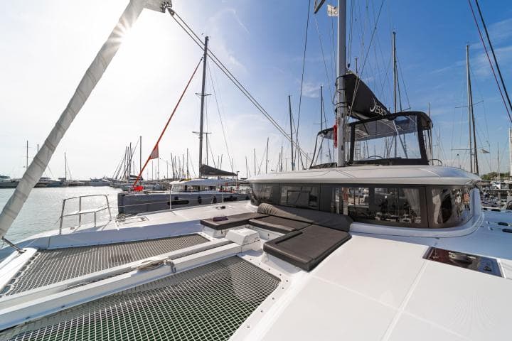 Lagoon 46  - photo 8